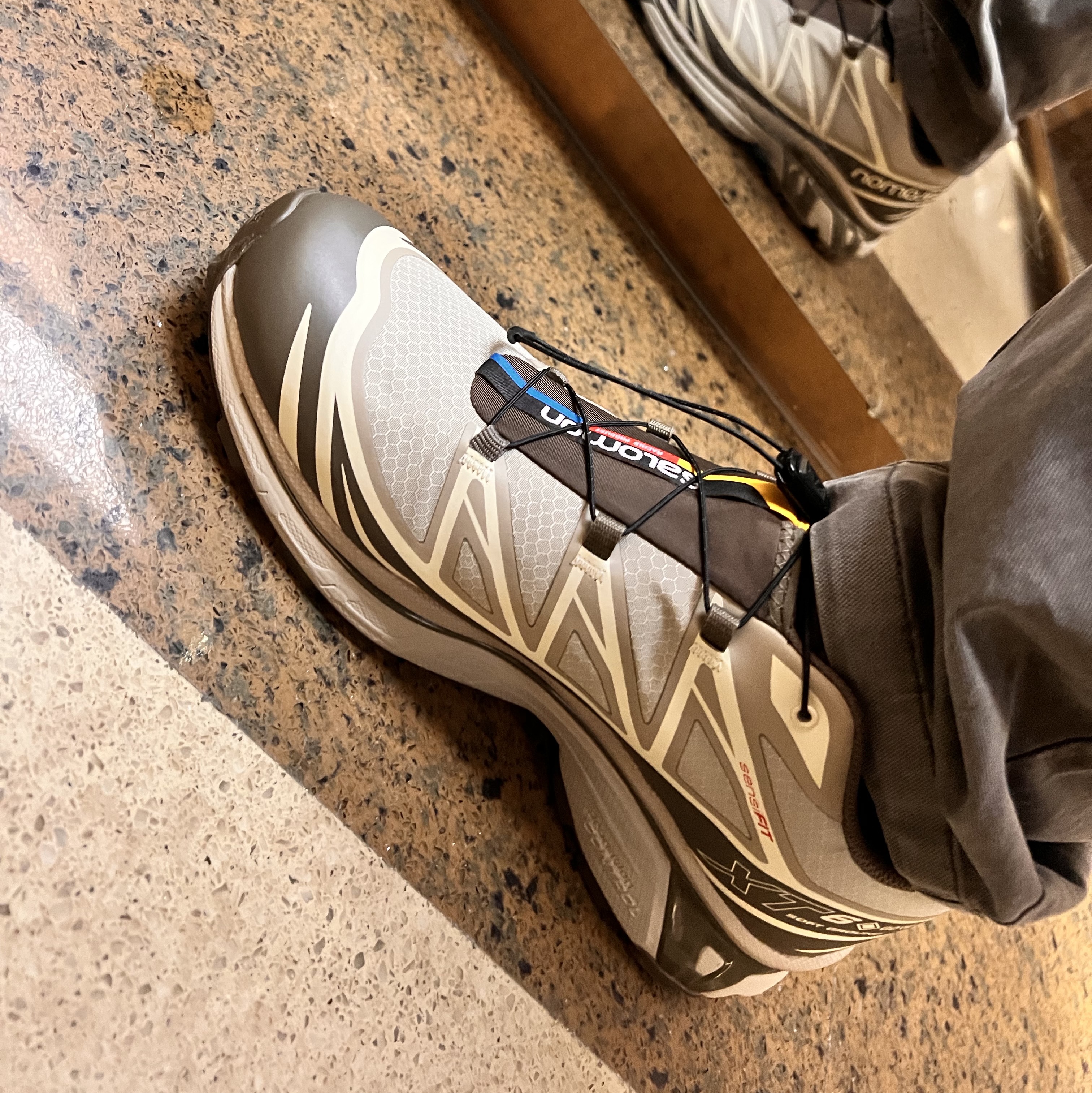 Salomon XT-6 Gore-Tex Vintage Khaki 착용 스타일 - 1