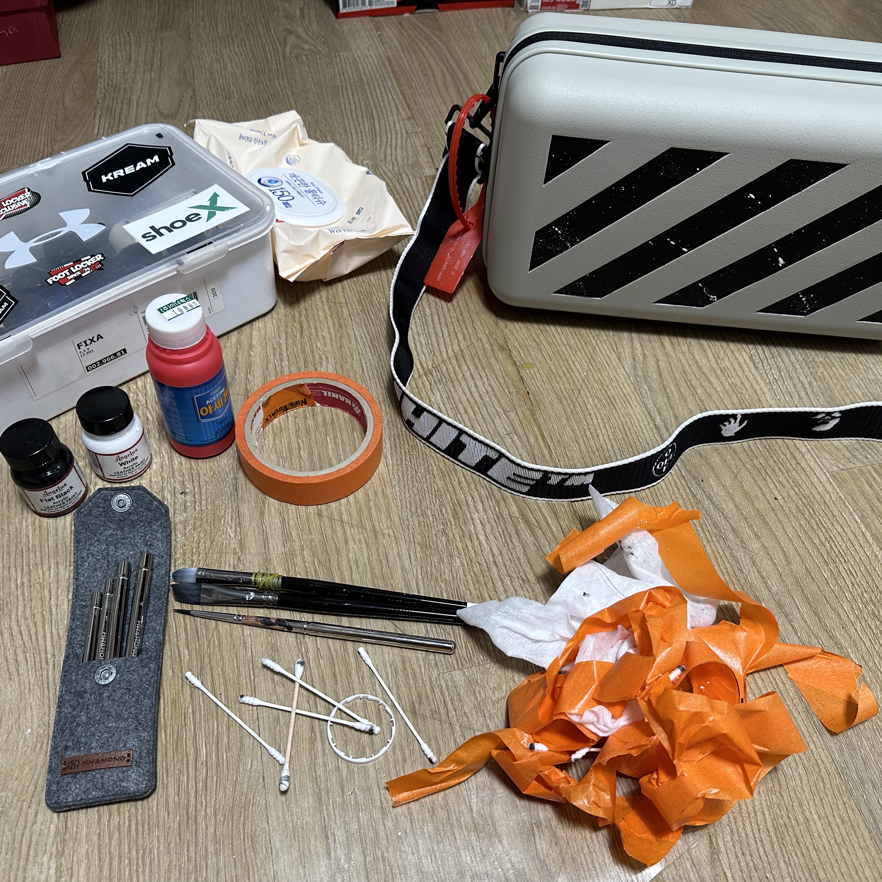 Off-White x Amore Pacific Protection Box (Without Cosmetics) 착용 스타일 - 1