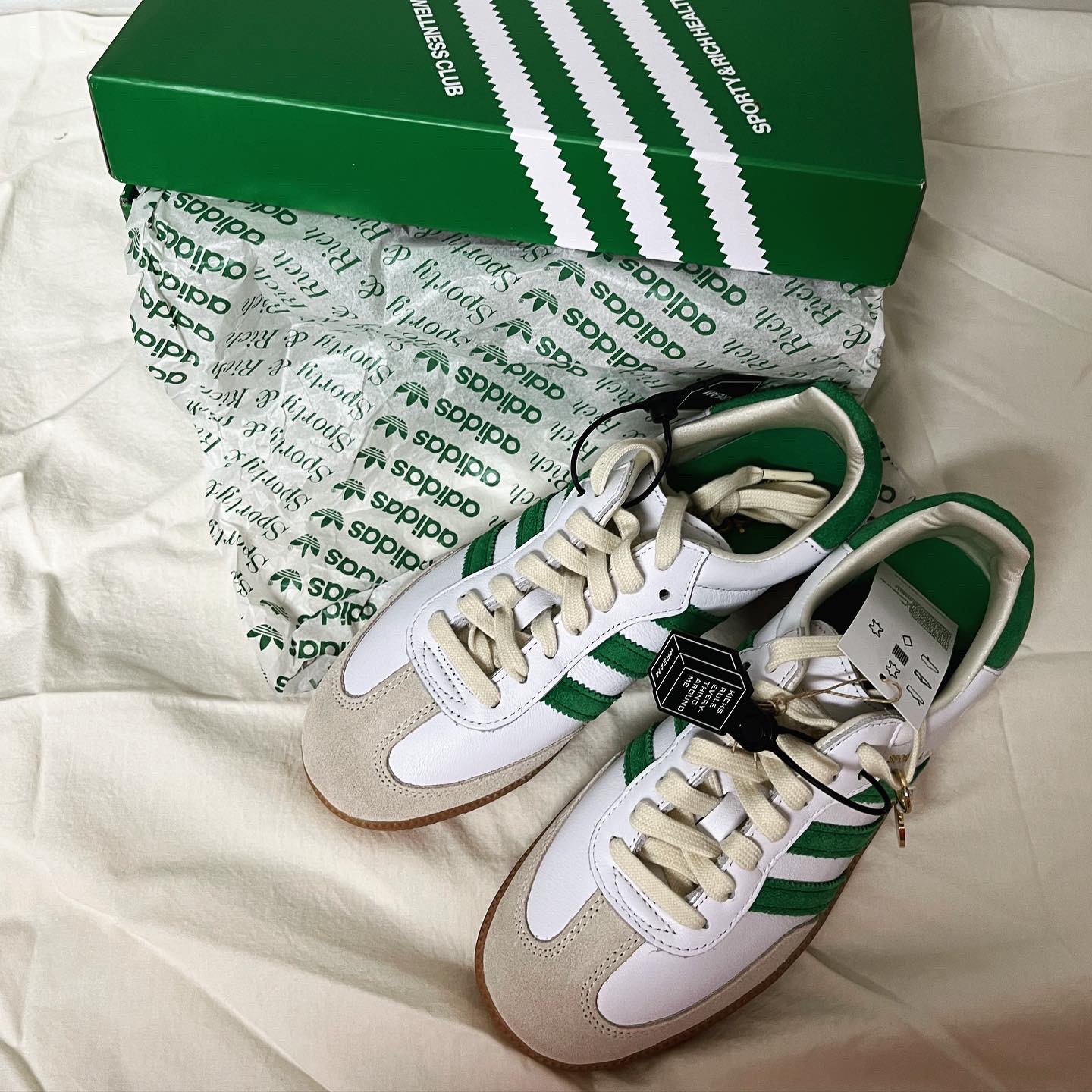 Adidas x Sporty & Rich Samba OG Cloud White Green 착용 스타일 - 1
