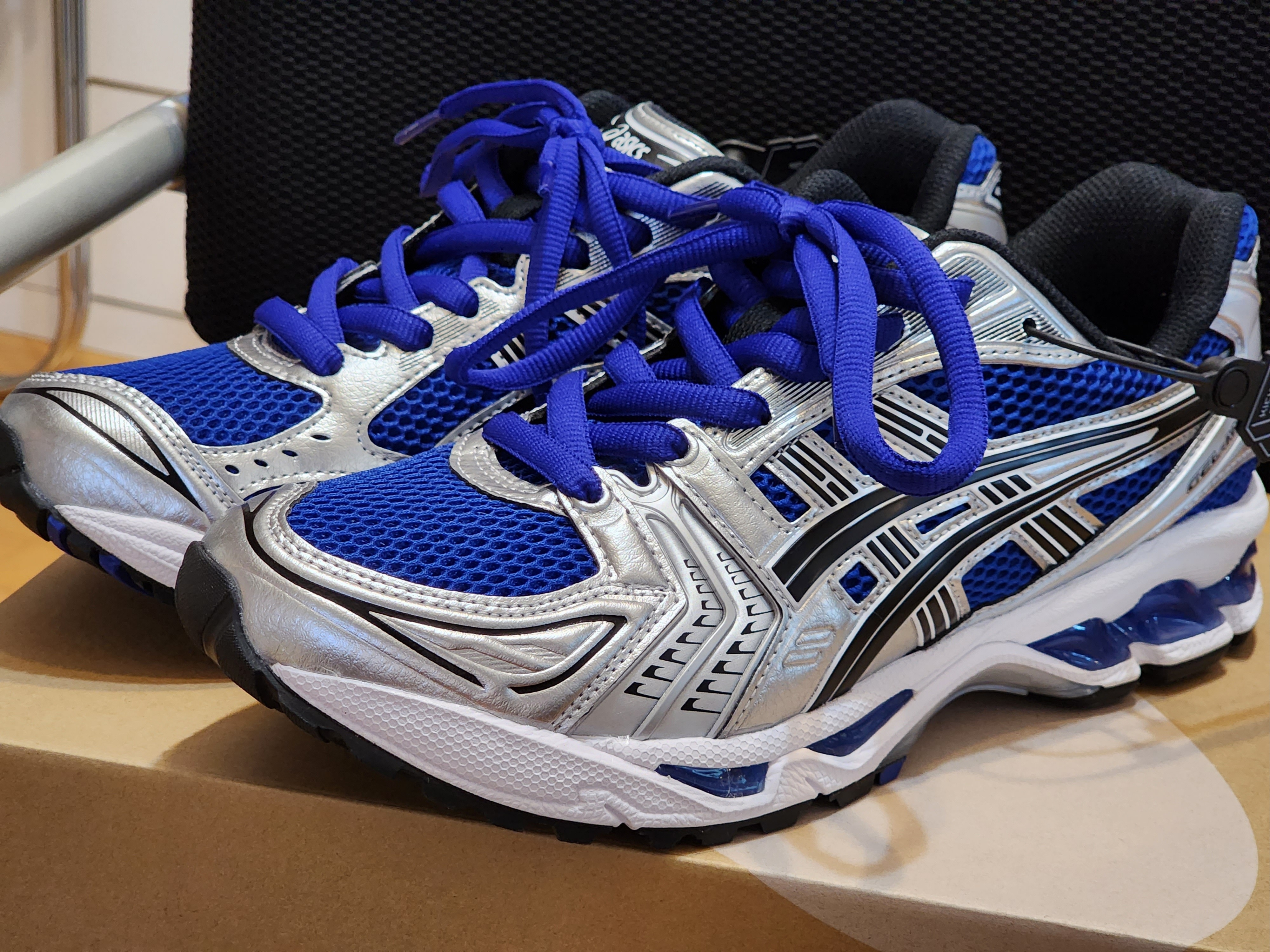 Asics Gel-Kayano 14 Monaco Blue Black 착용 스타일 - 1