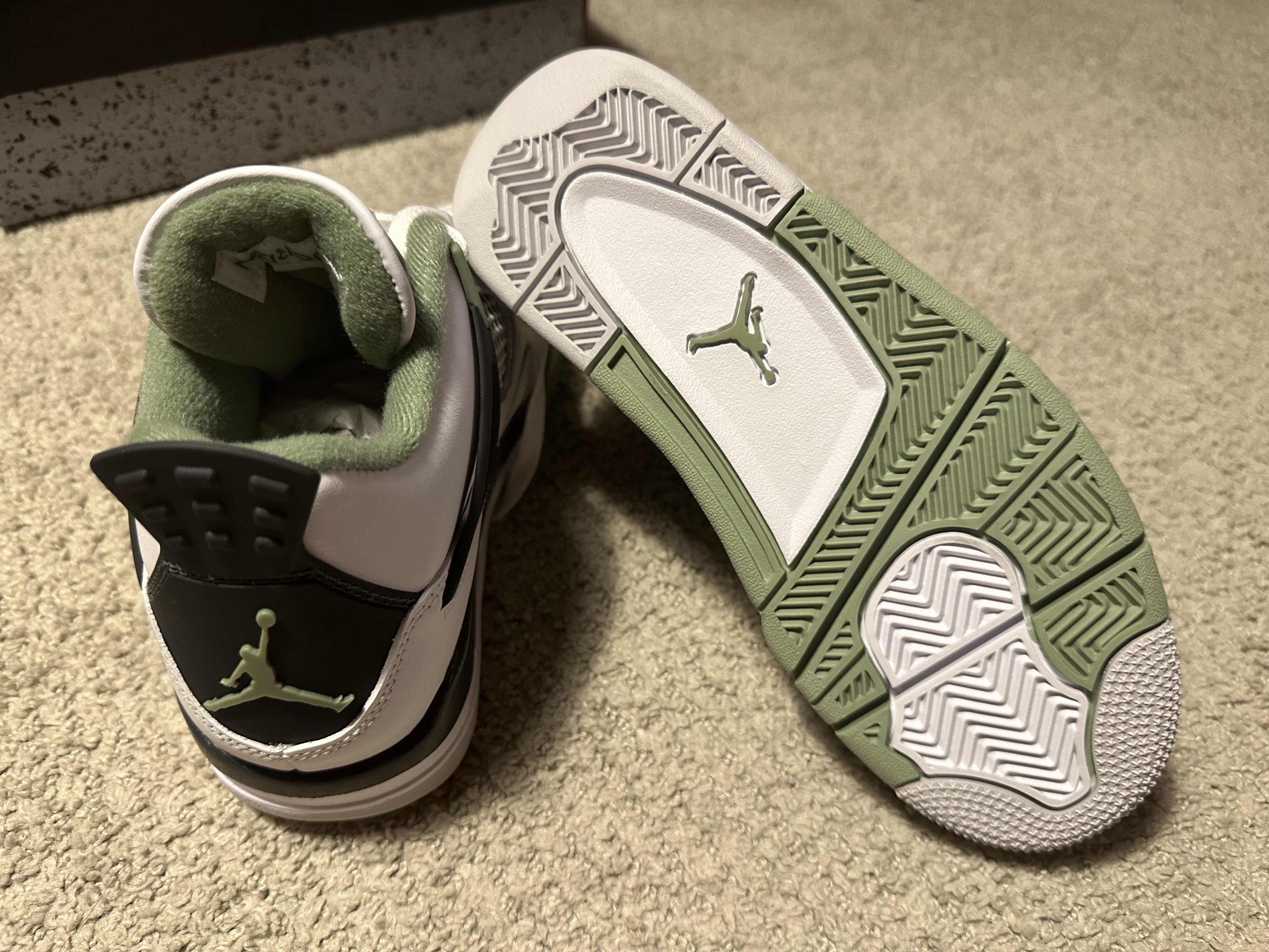 (W) Jordan 4 Retro Oil Green 착용 스타일 - 4