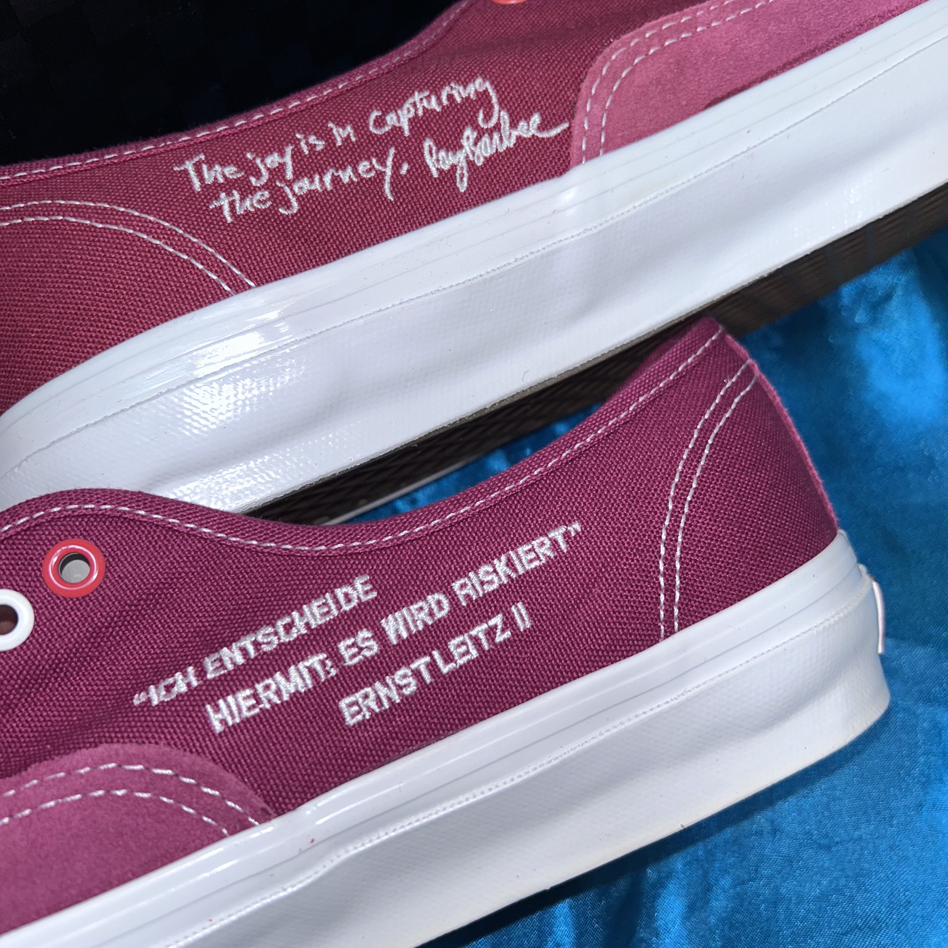 Vans Vault x Ray Barbee Leica OG Authentic LX Dark Red 착용 스타일 - 2