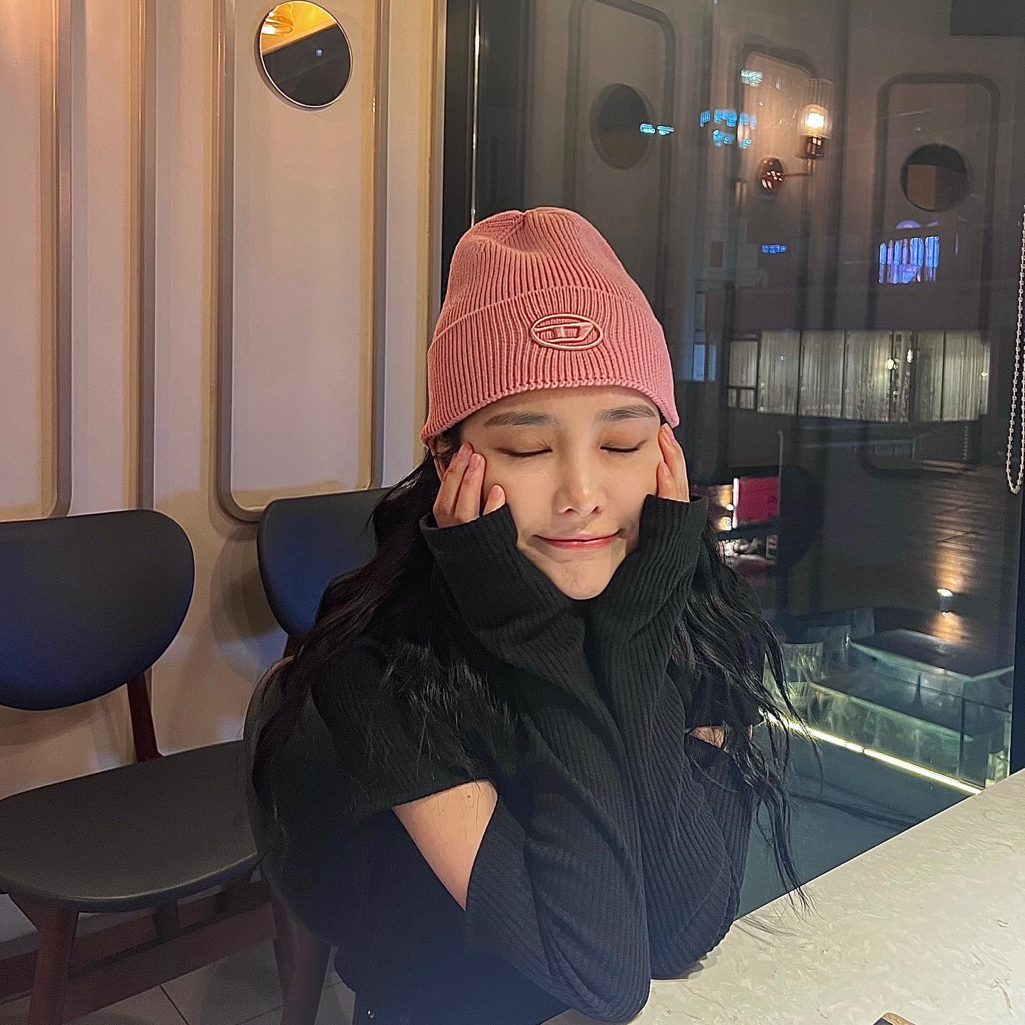 Diesel K-Coder-Fully B Ribbed Beanie with D Embroidery Pink, Diesel K-Coder-Fully B Ribbed Beanie with D Embroidery Black 착용 스타일