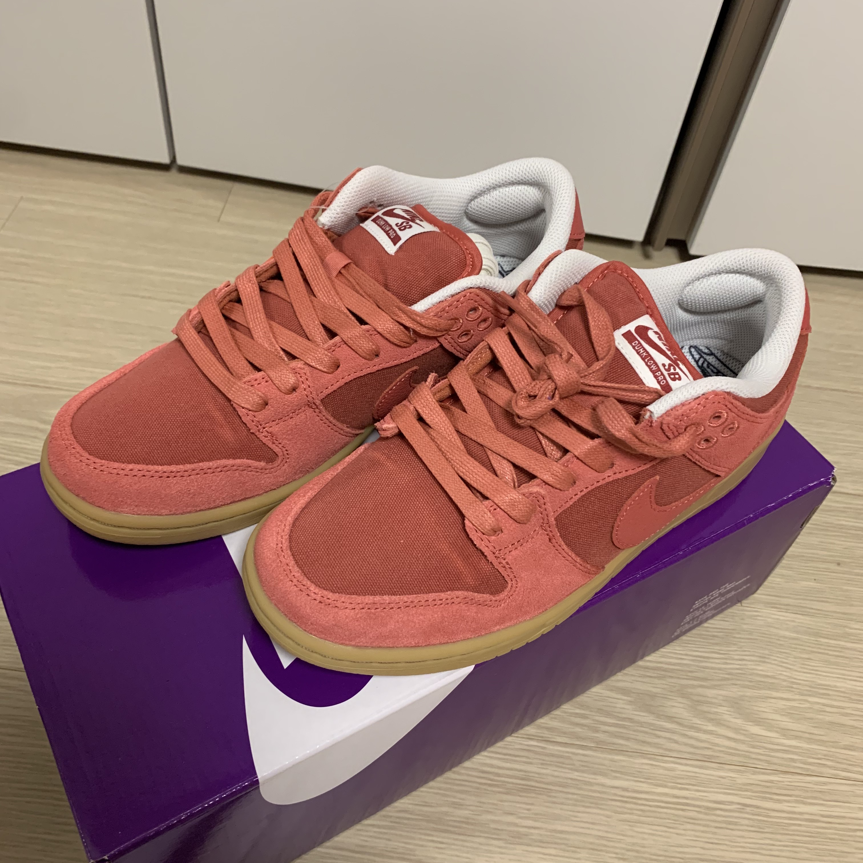 Nike SB Dunk Low Adobe 착용 스타일 - 1