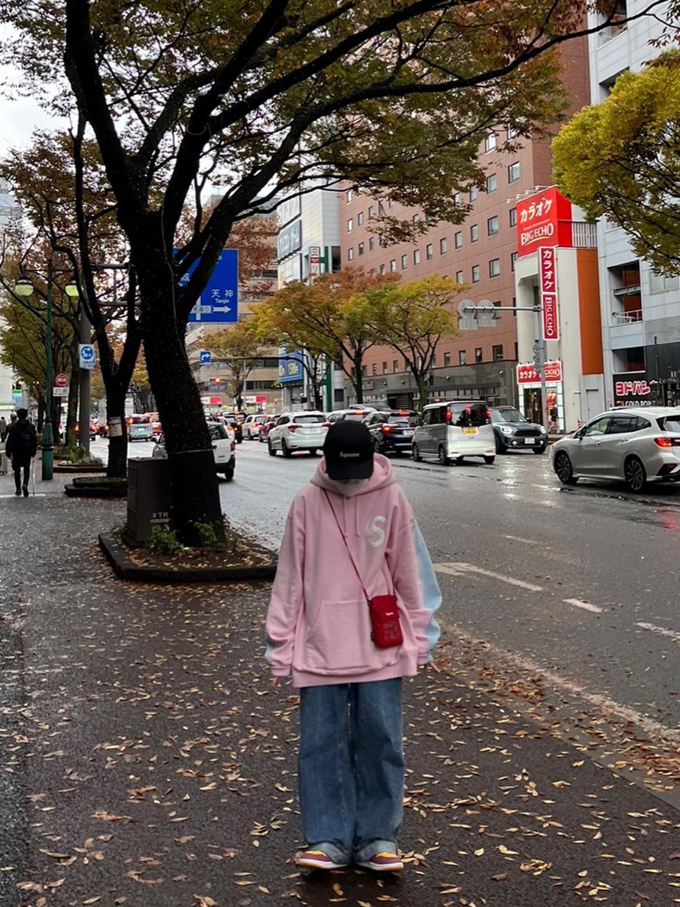 Supreme Utility Pouch Red - 19SS, Supreme S Logo Split Hooded Sweatshirt Light Pink - 21FW 착용 스타일