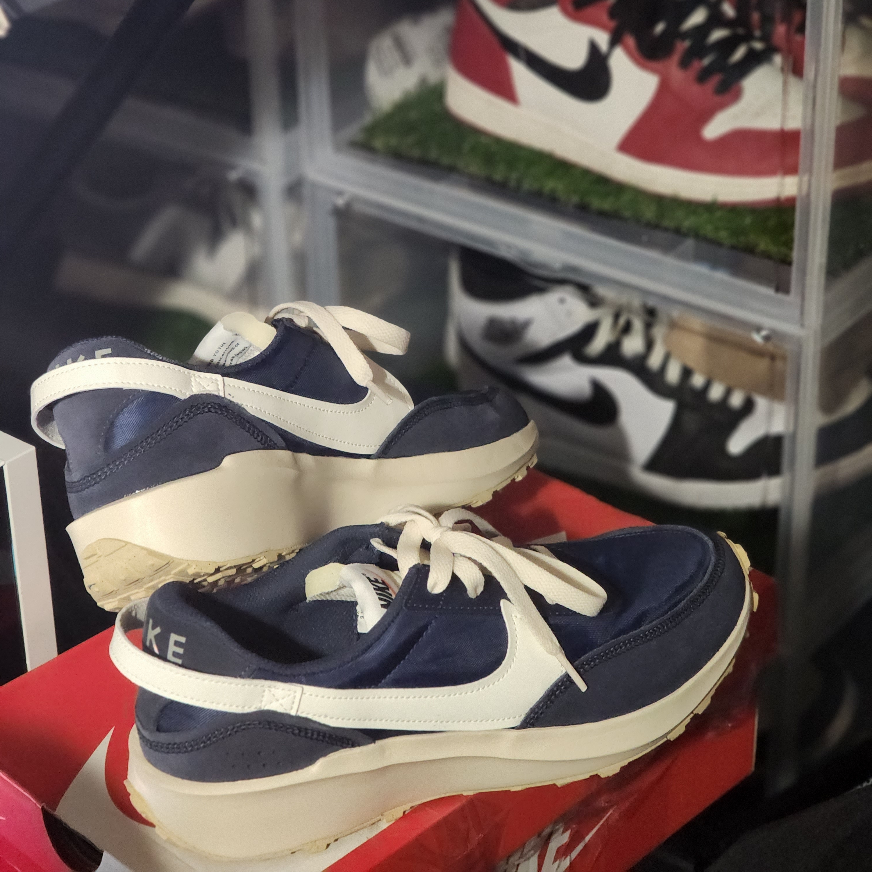 Nike Waffle Debut Midnight Navy Sail 착용 스타일