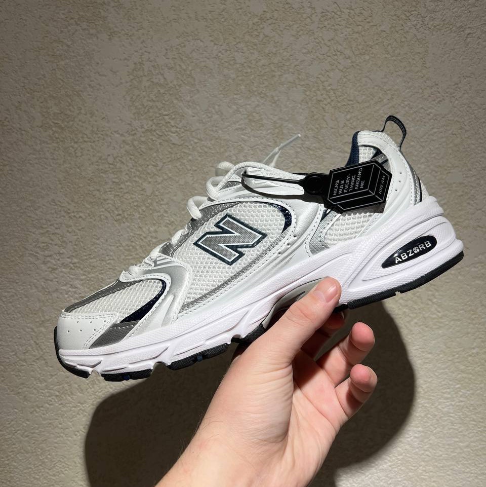 New Balance 530 White 착용 스타일