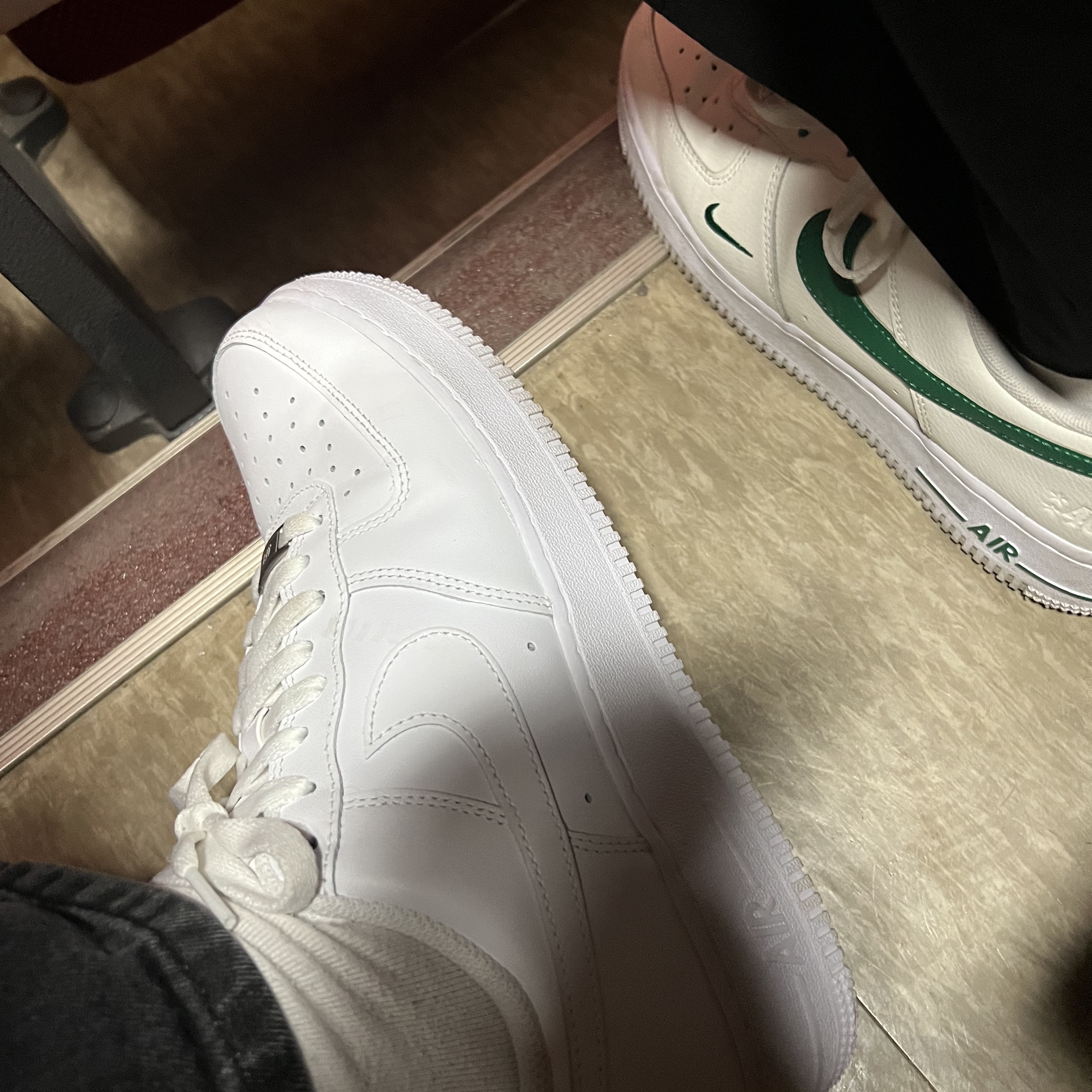 Nike Air Force 1 '07 Low White, Nike Air Force 1 '07 LV8 40th Anniversary Join Forces Sail Malachite 착용 스타일