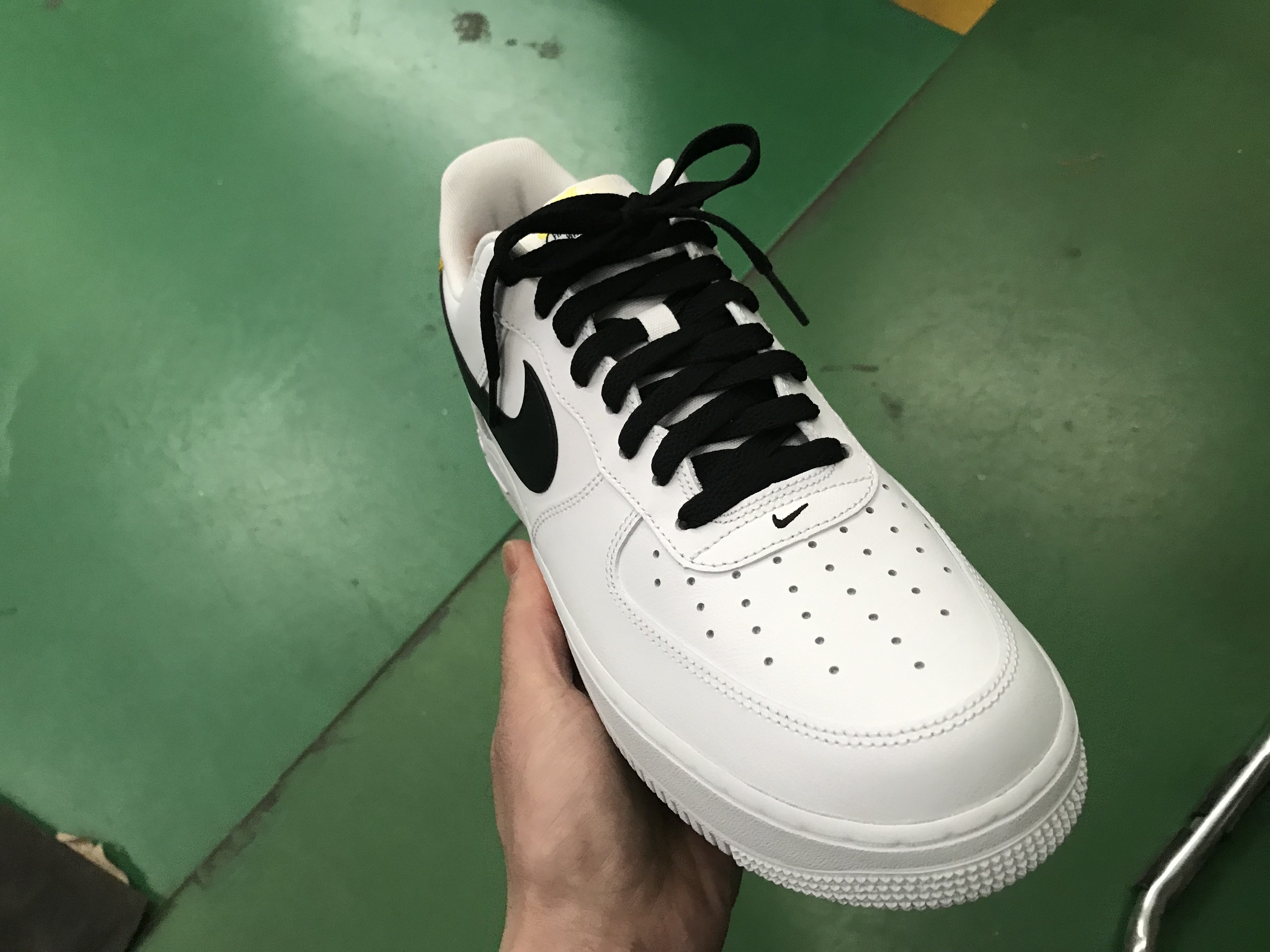 Nike Air Force 1 '07 LV8 2 Have a Nike Day 착용 스타일 - 2
