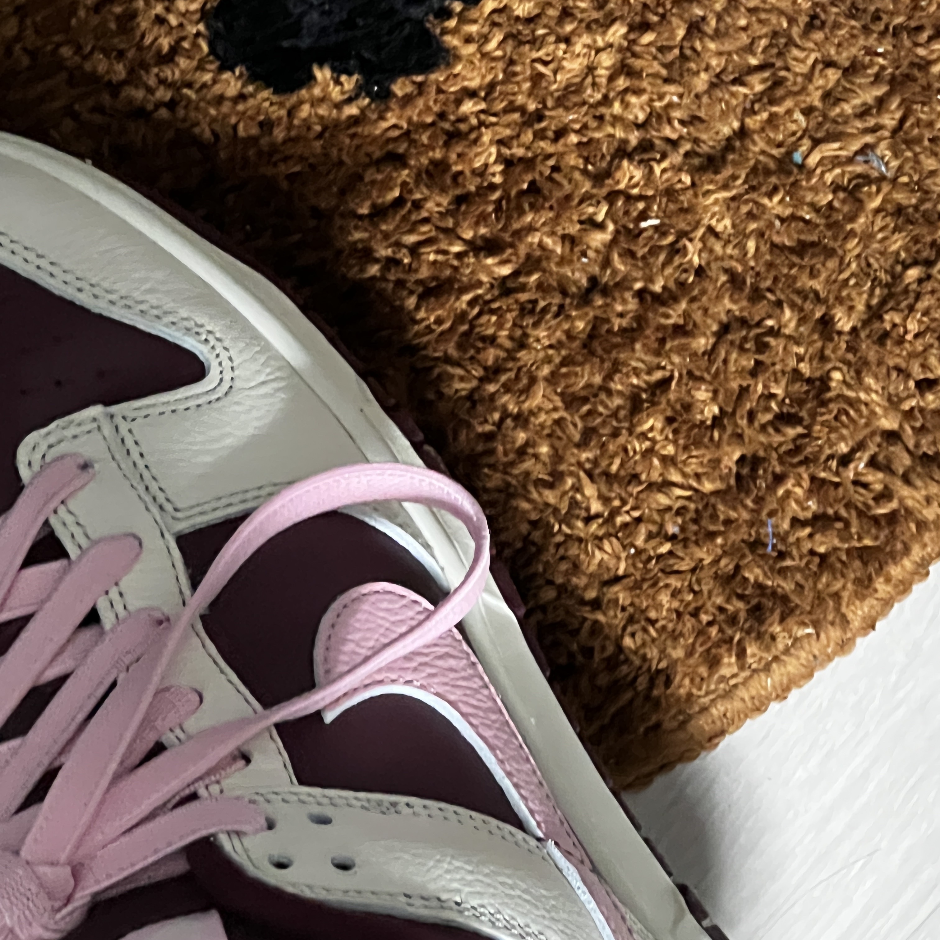 NIke Dunk Low Retro Night Maroon and Medium Soft Pink 착용 스타일