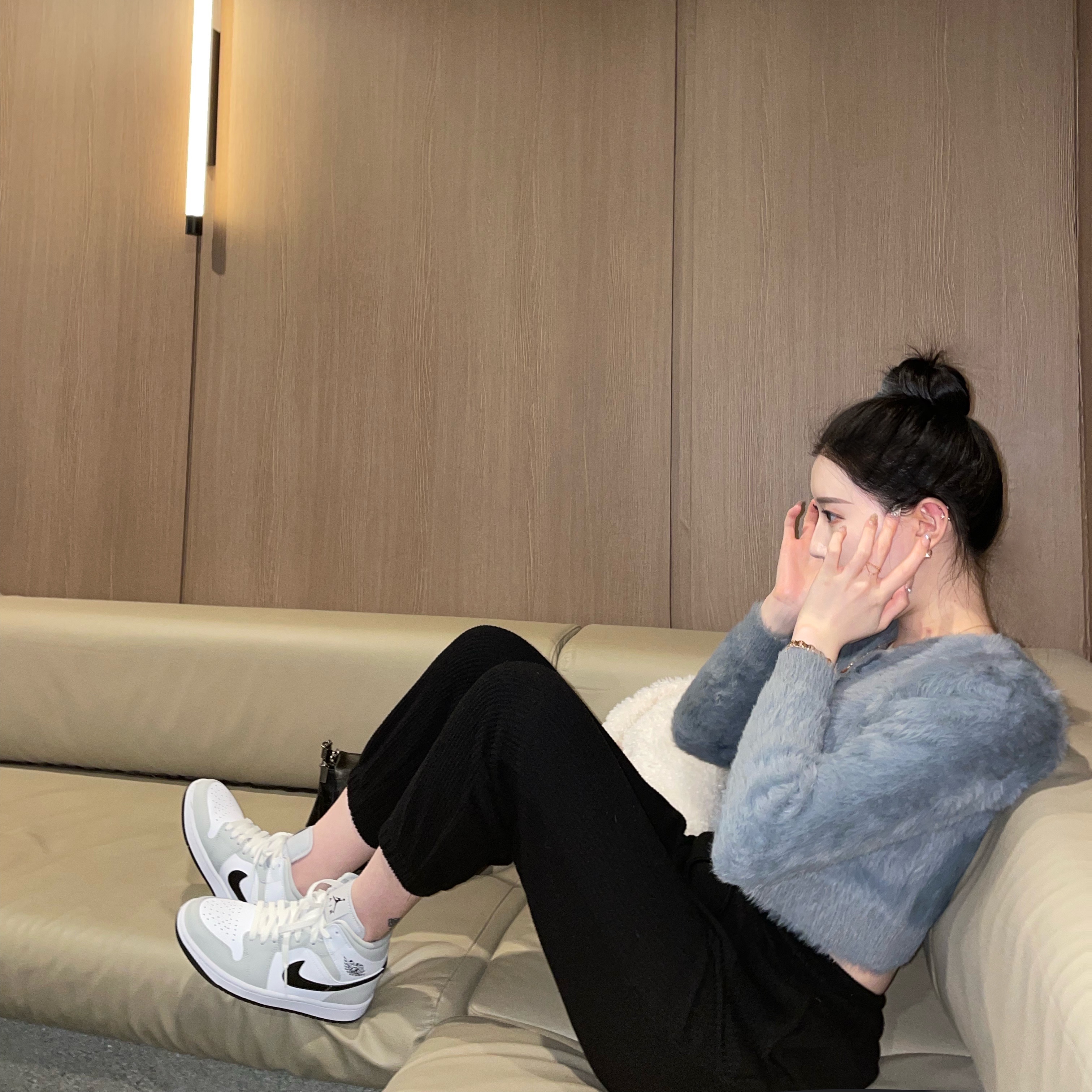 (W) Jordan 1 Mid Grey Fog 착용 스타일 - 2