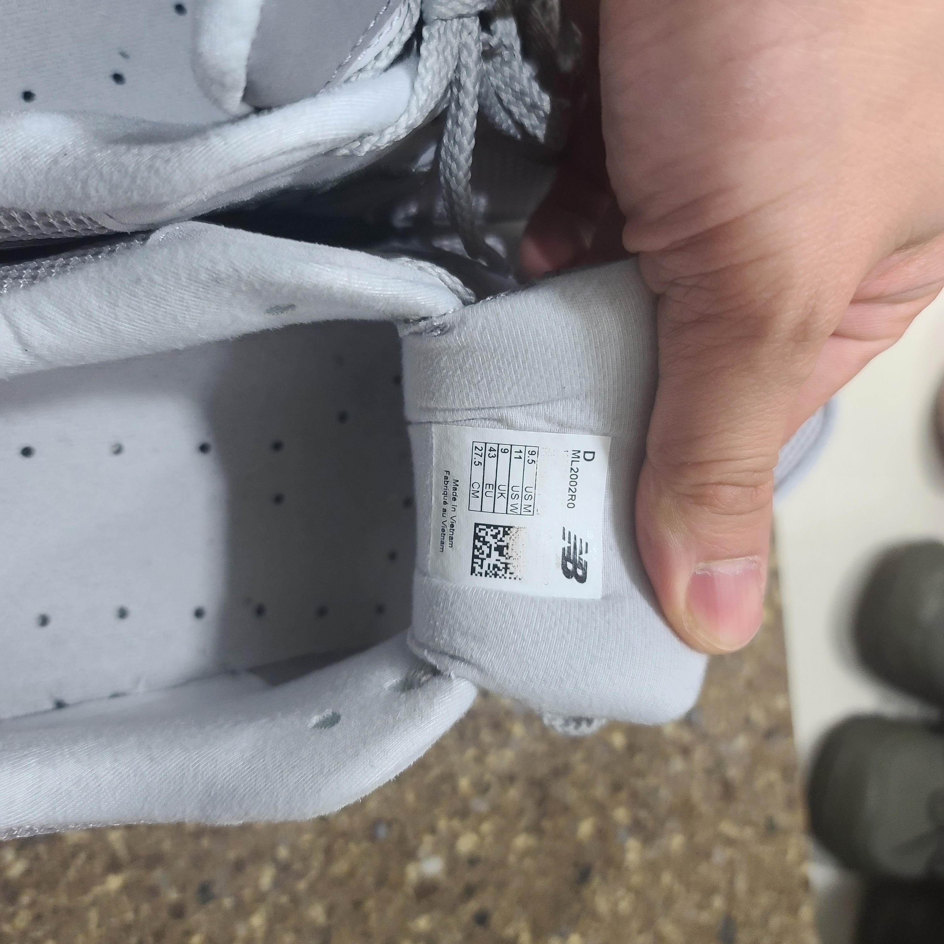 New Balance 2002R T2 Gray 착용 스타일 - 3