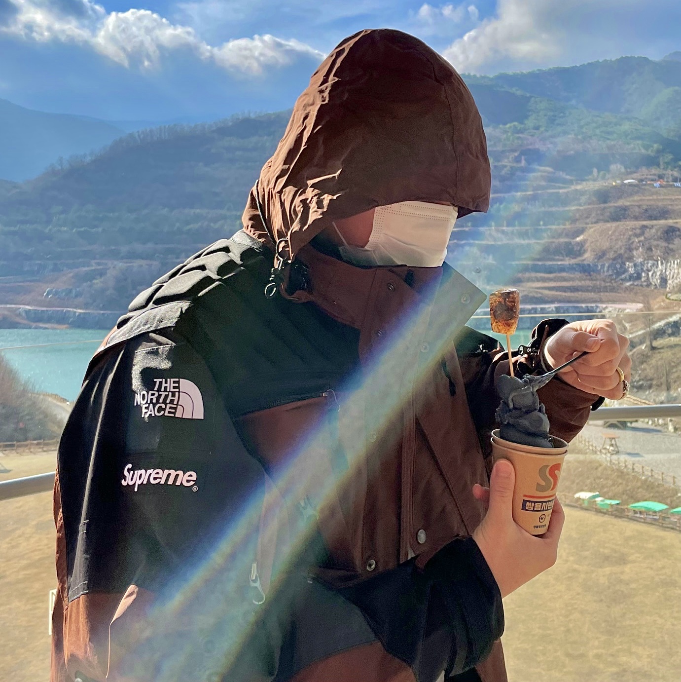 Supreme x The North Face Steep Tech Apogee Jacket Brown - 22FW 착용 스타일 - 2