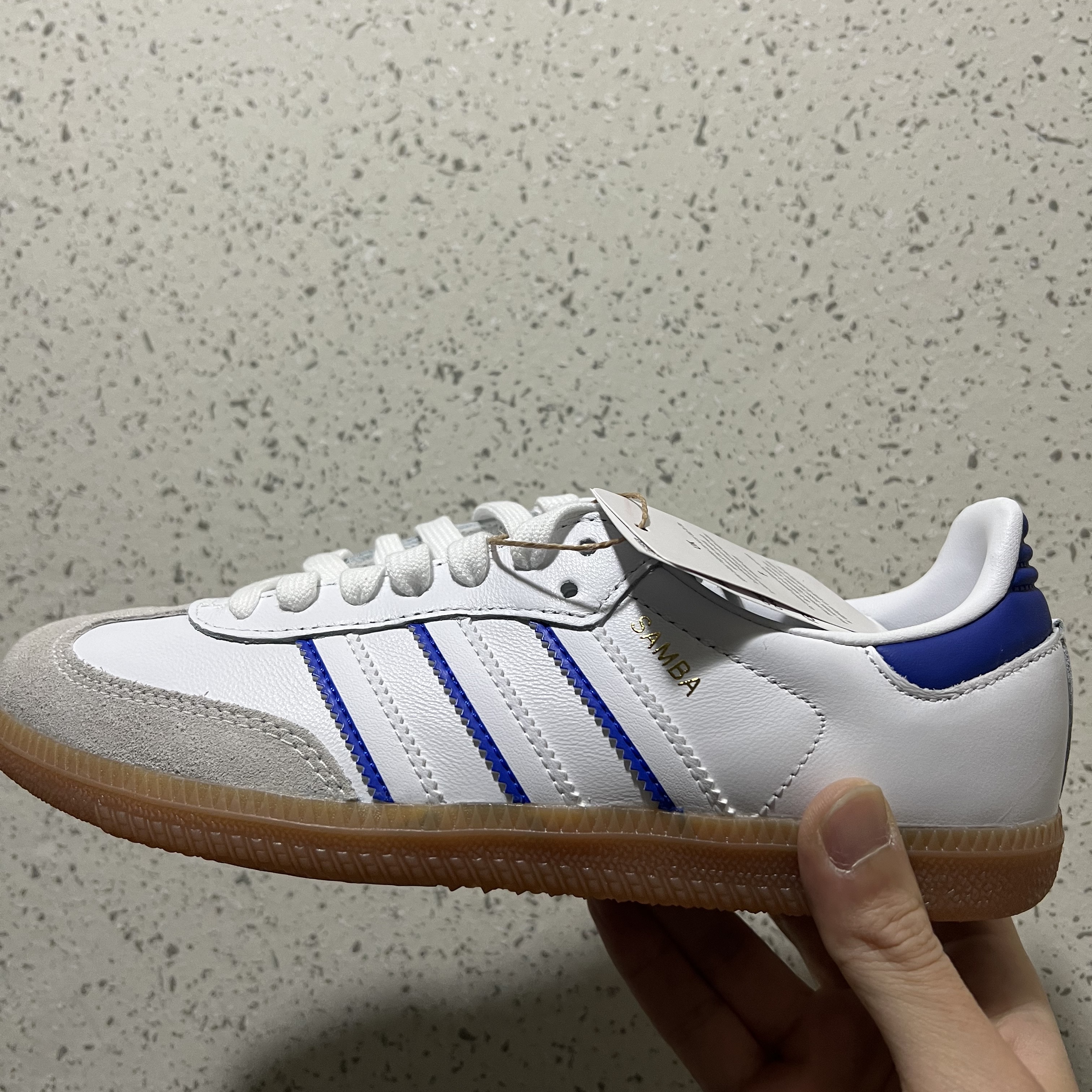 Adidas Samba Cloud White Lucid Blue 착용 스타일 - 2