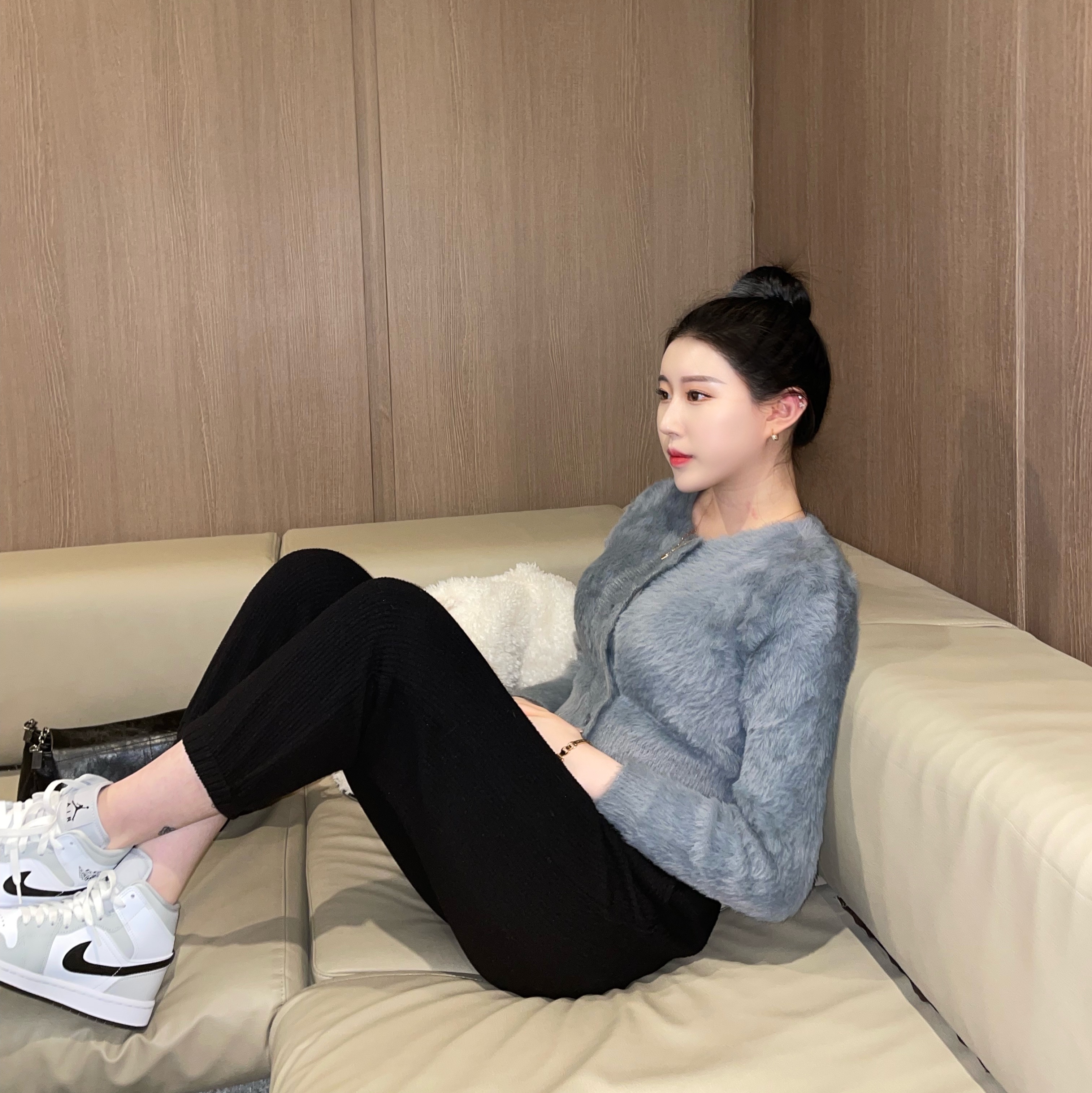 (W) Jordan 1 Mid Grey Fog 착용 스타일 - 1