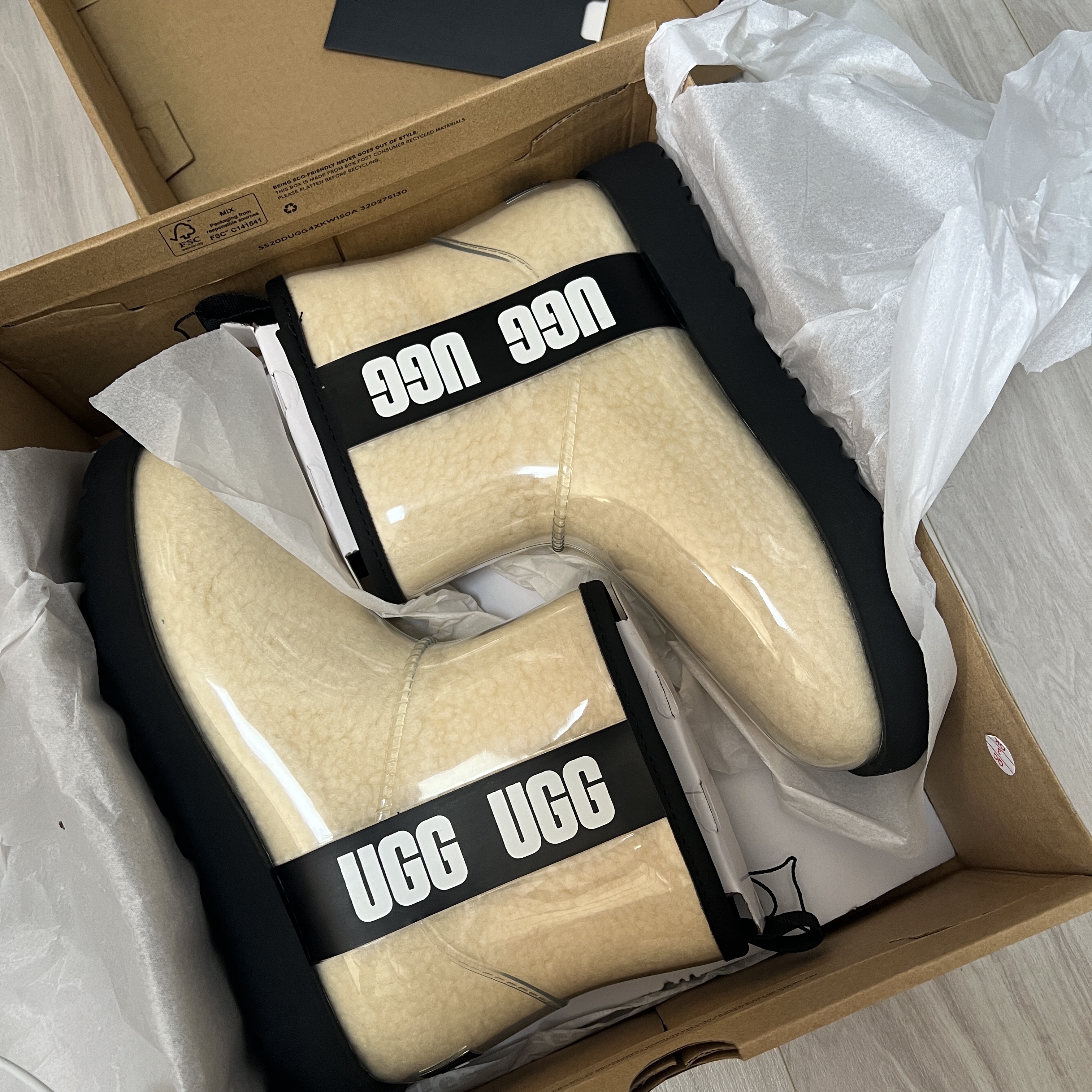 (W) UGG Classic Clear Mini Boots Natural Black 착용 스타일