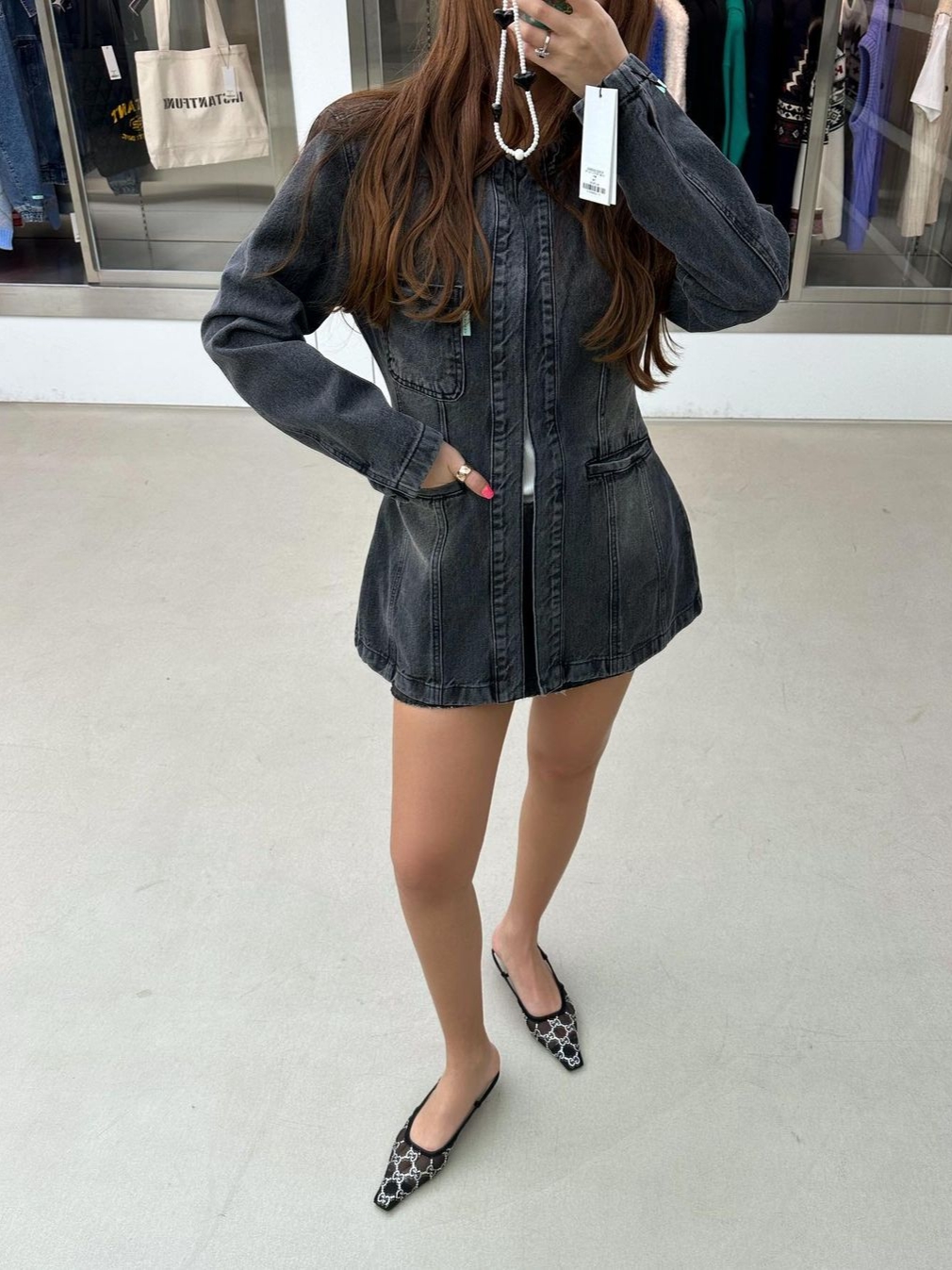 Instantfunk Women Oversized Shoulder Collarless Denim Jacket Black 착용 스타일