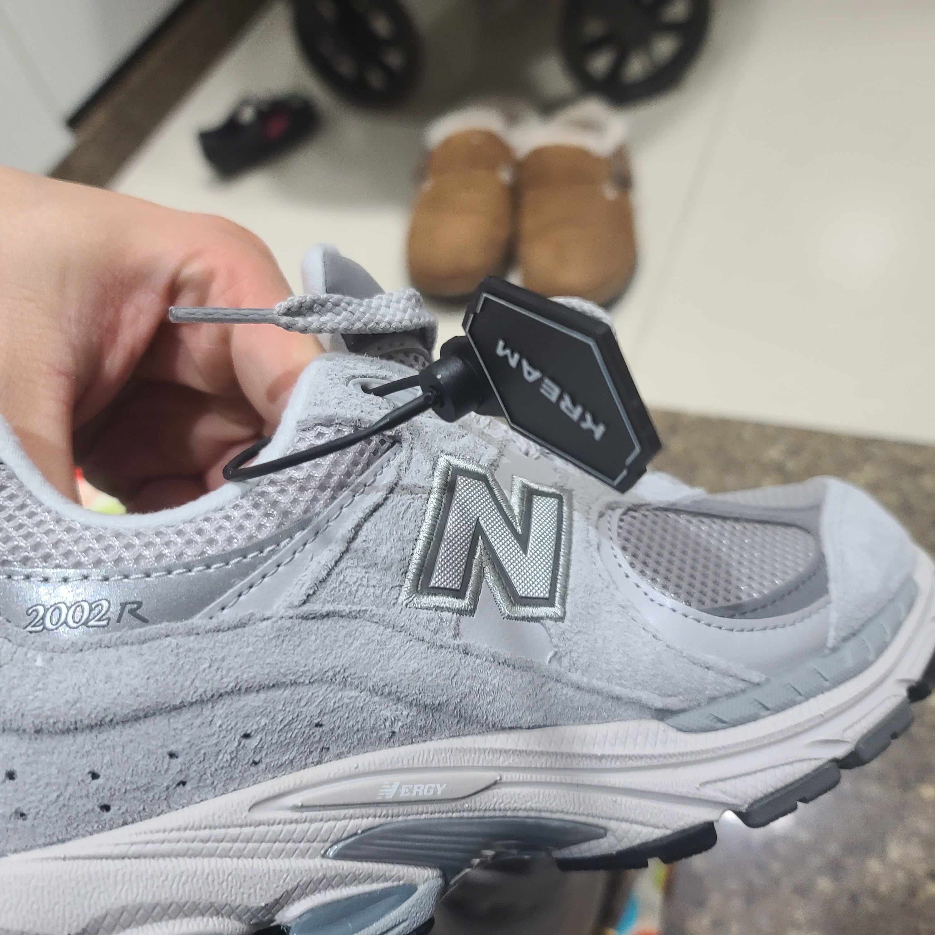 New Balance 2002R T2 Gray 착용 스타일 - 4