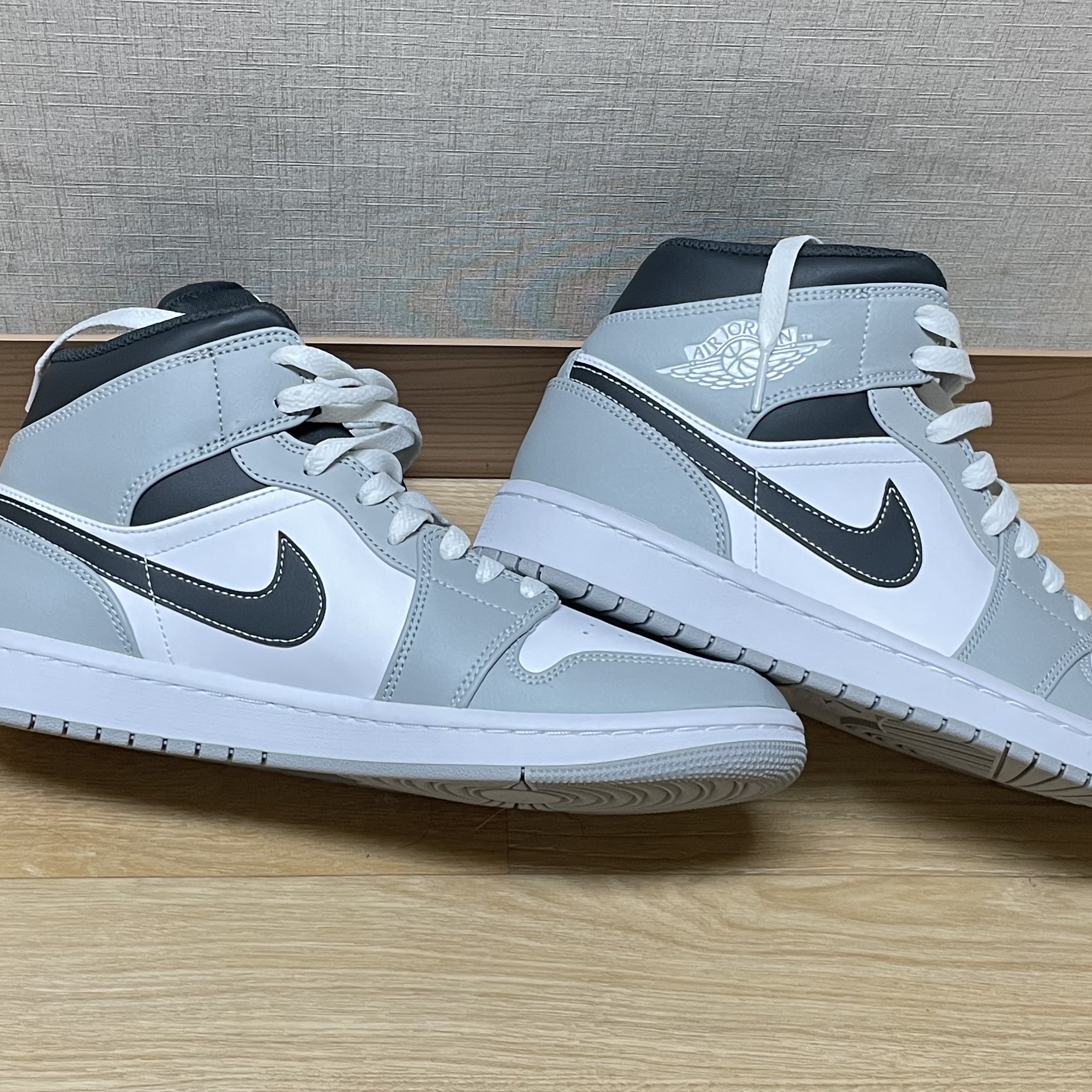 Jordan 1 Mid Light Smoke Grey Anthracite 착용 스타일