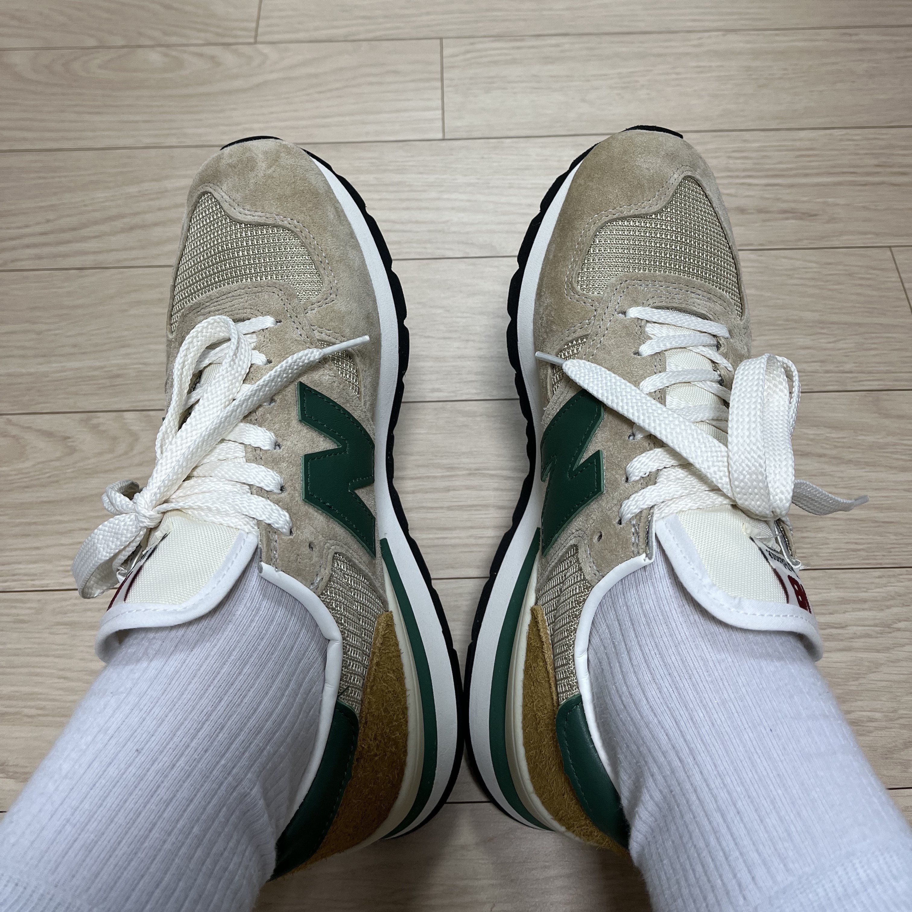 New Balance 990v1 Tan Green 착용 스타일 - 1