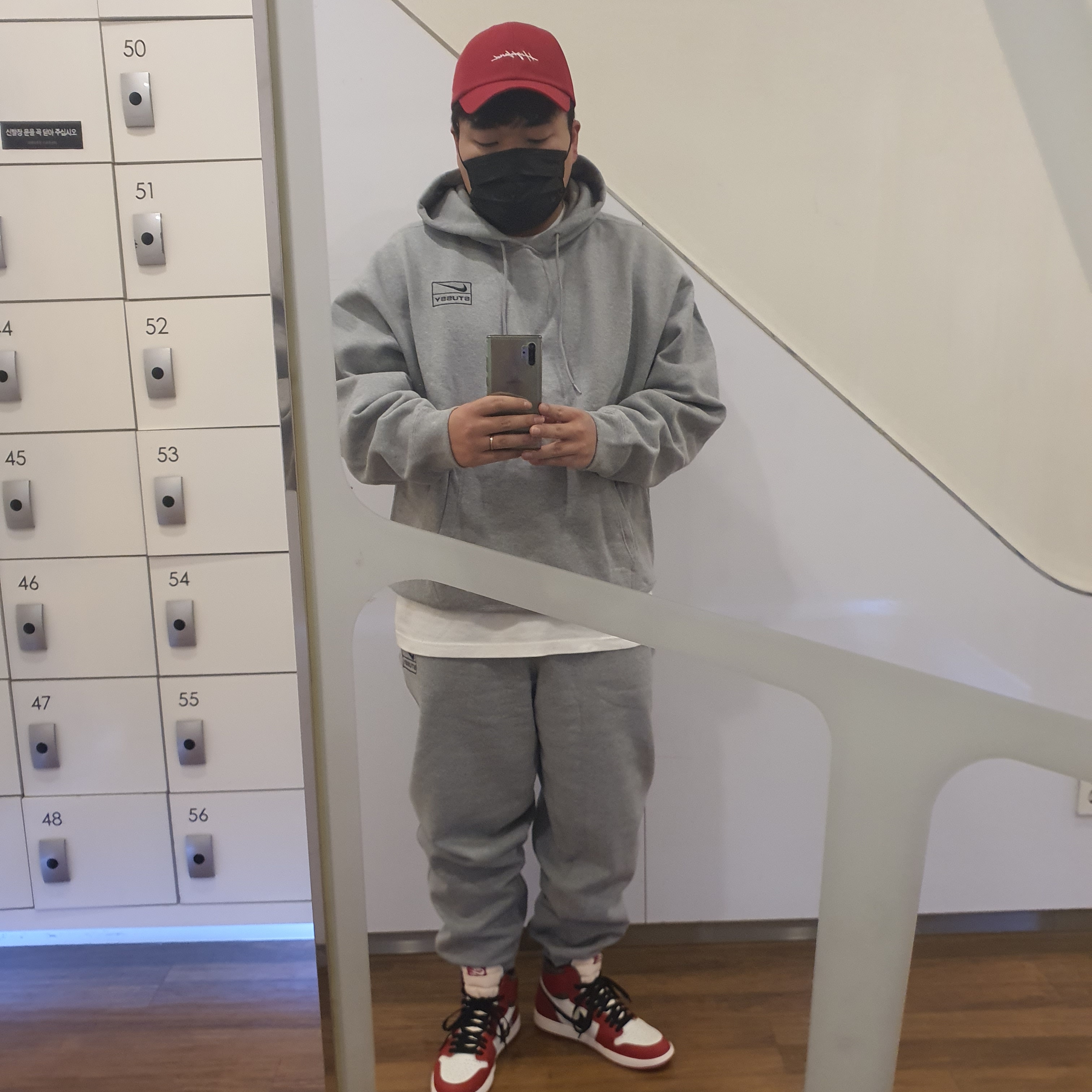 Jordan 1 Retro High OG Chicago 2022, Nike x Stussy NRG RA Pullover Hoodie Dark Grey Heather (DJ9488-063) 착용 스타일