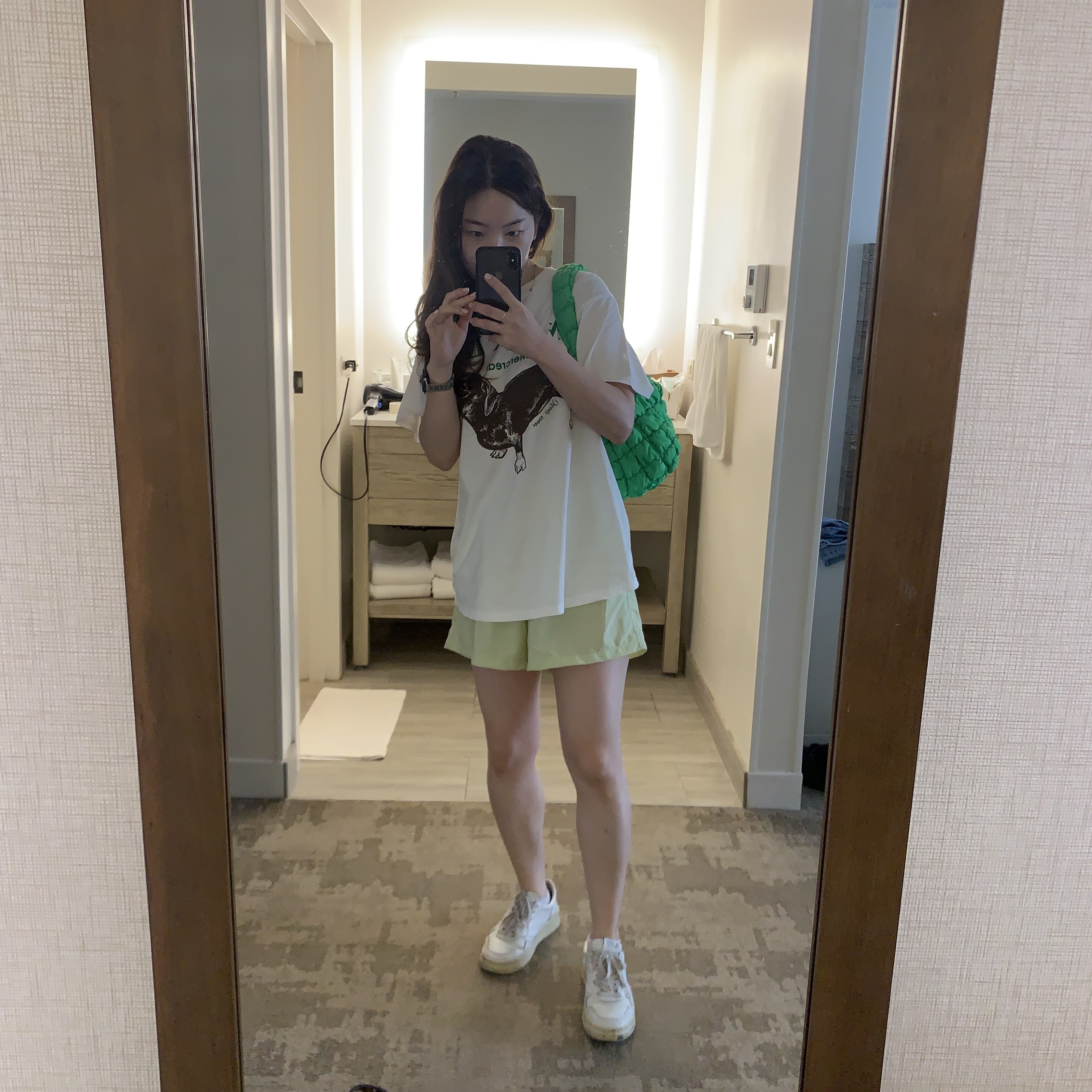 COS Quilted Mini Bag Bright Green 착용 스타일