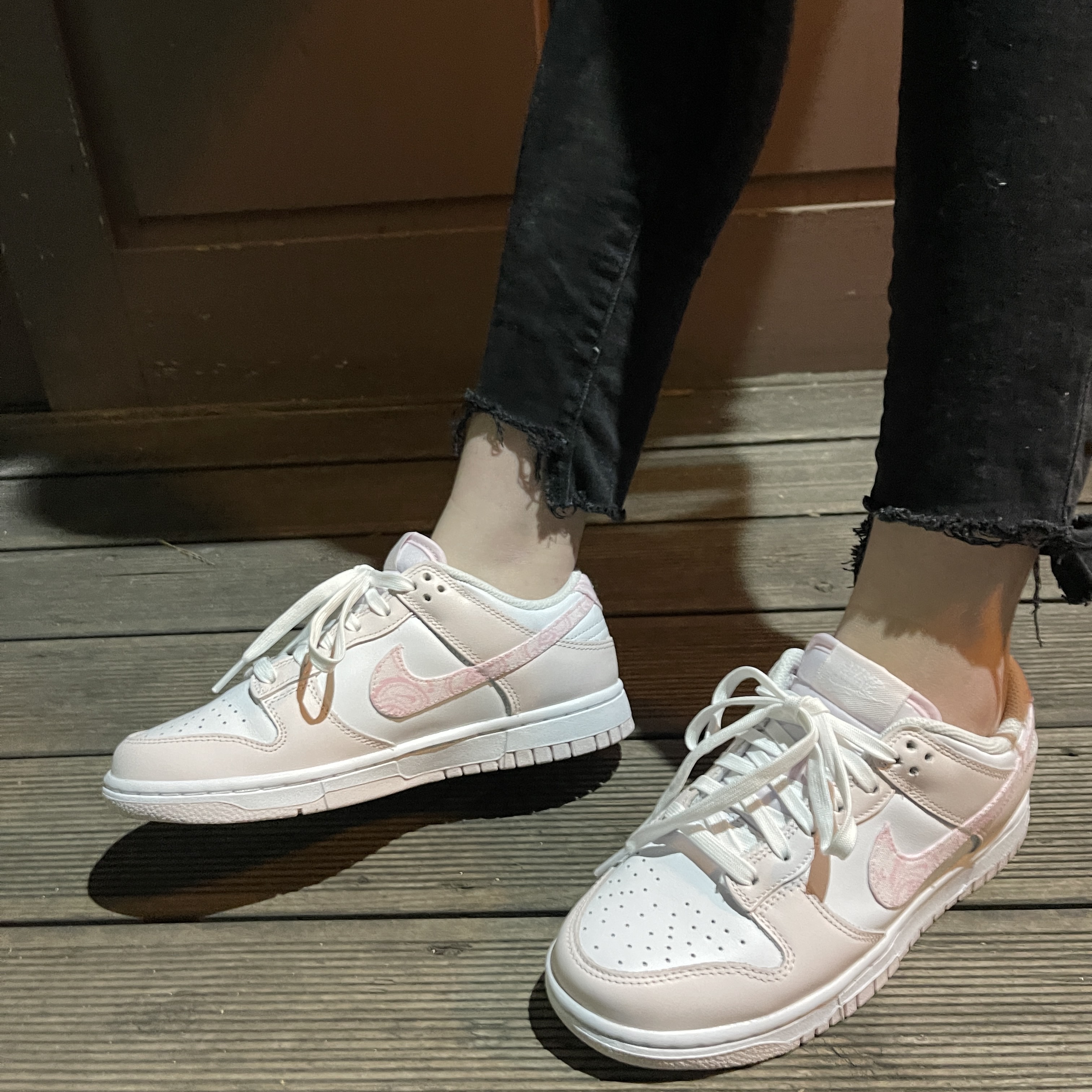(W) Nike Dunk Low Pearl Pink 착용 스타일 - 1