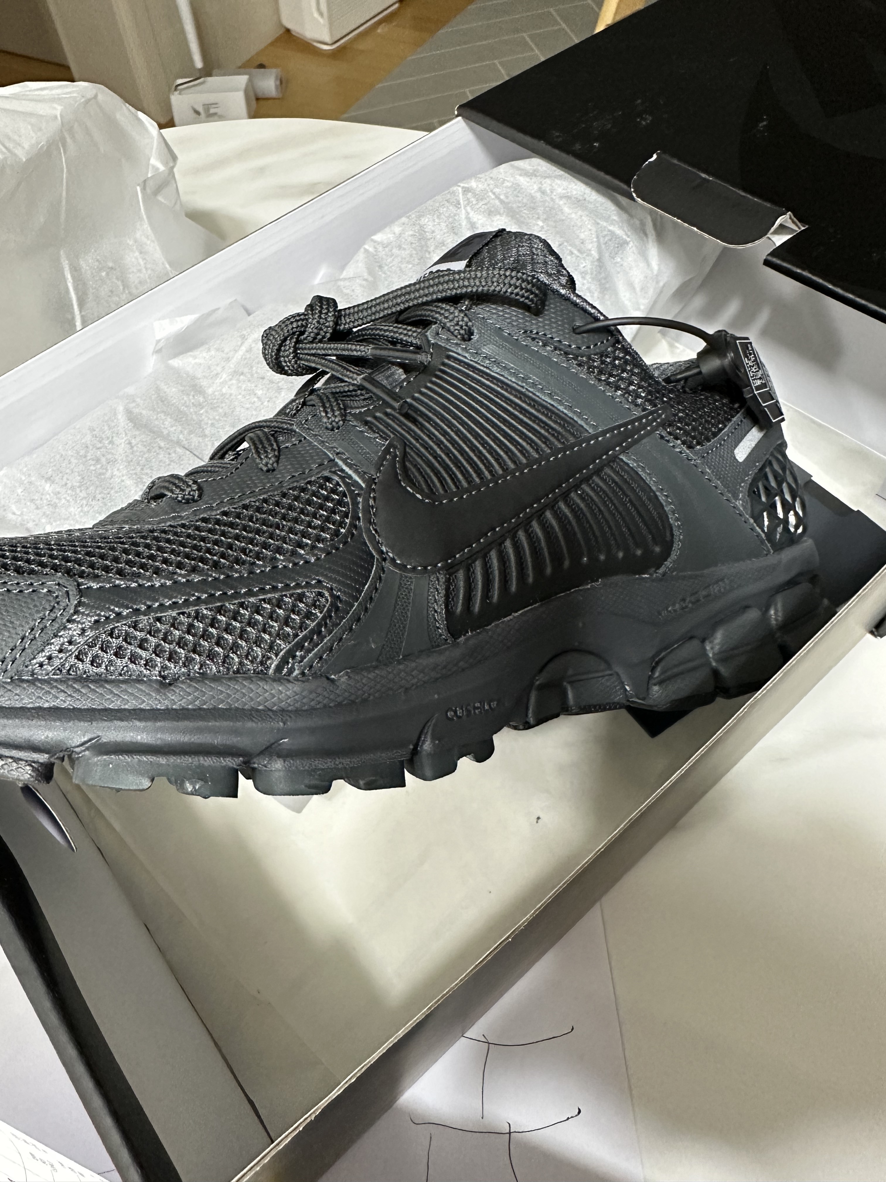 Nike Zoom Vomero 5 SP Anthracite 2023 착용 스타일 - 1