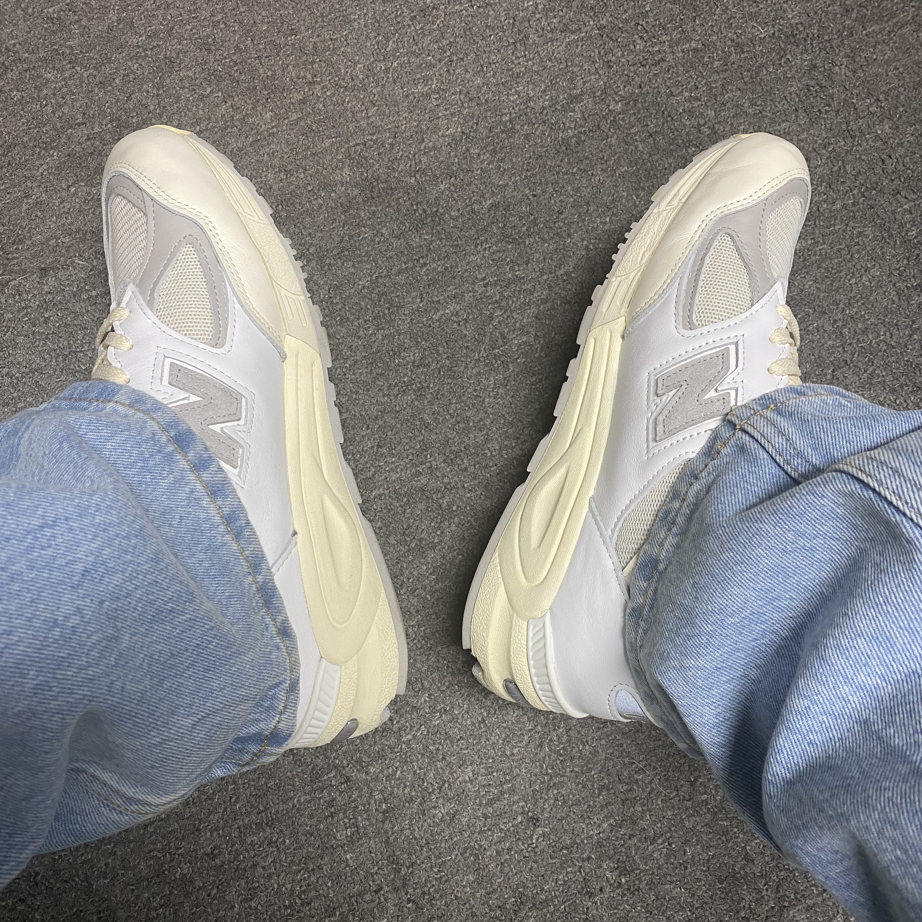 New Balance 990v2 Made in USA Sea Salt 착용 스타일 - 1