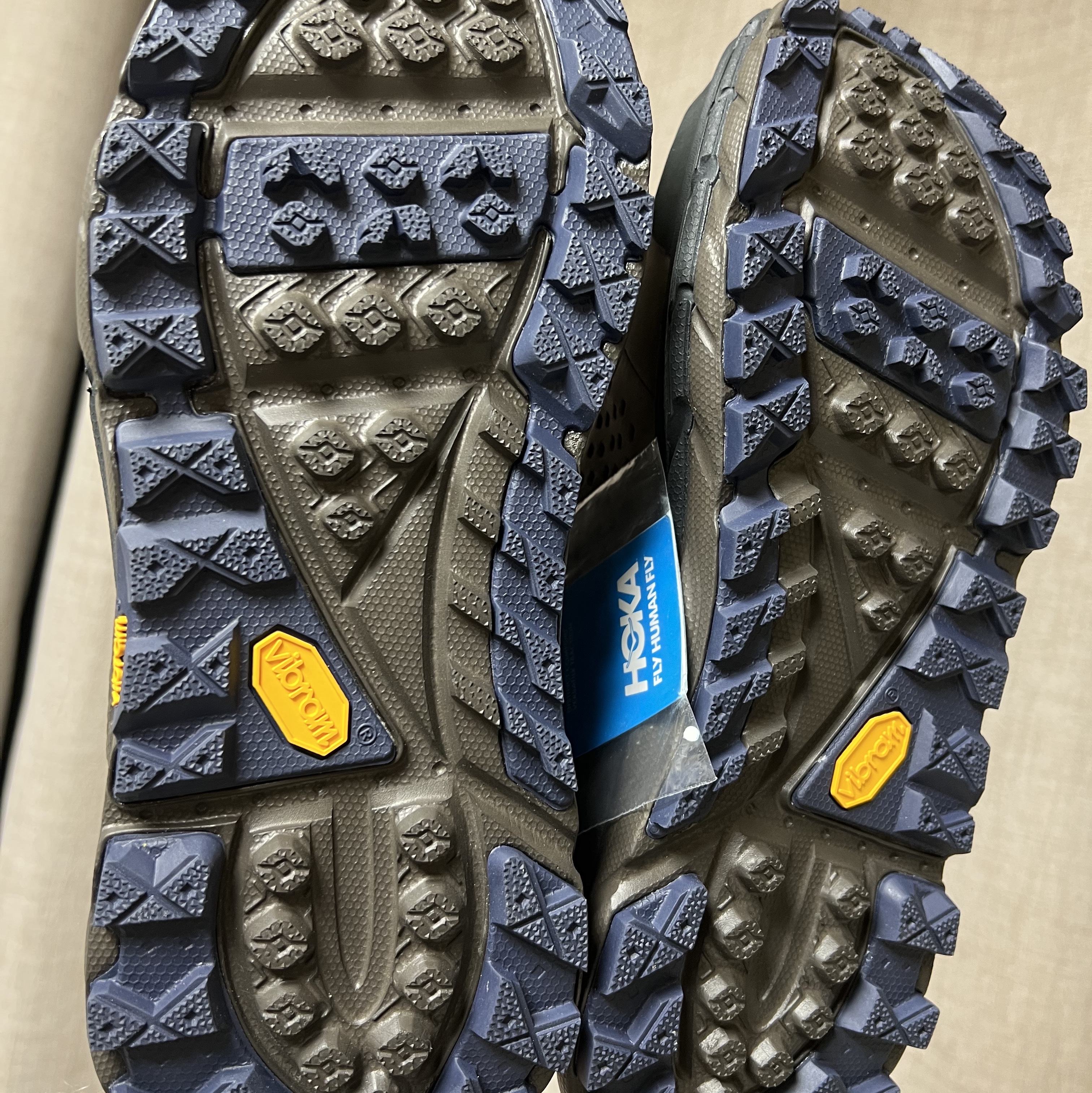 Hoka x J.L-A.L Tor Ultra Low Desert Taupe Rock Ridge 착용 스타일 - 4