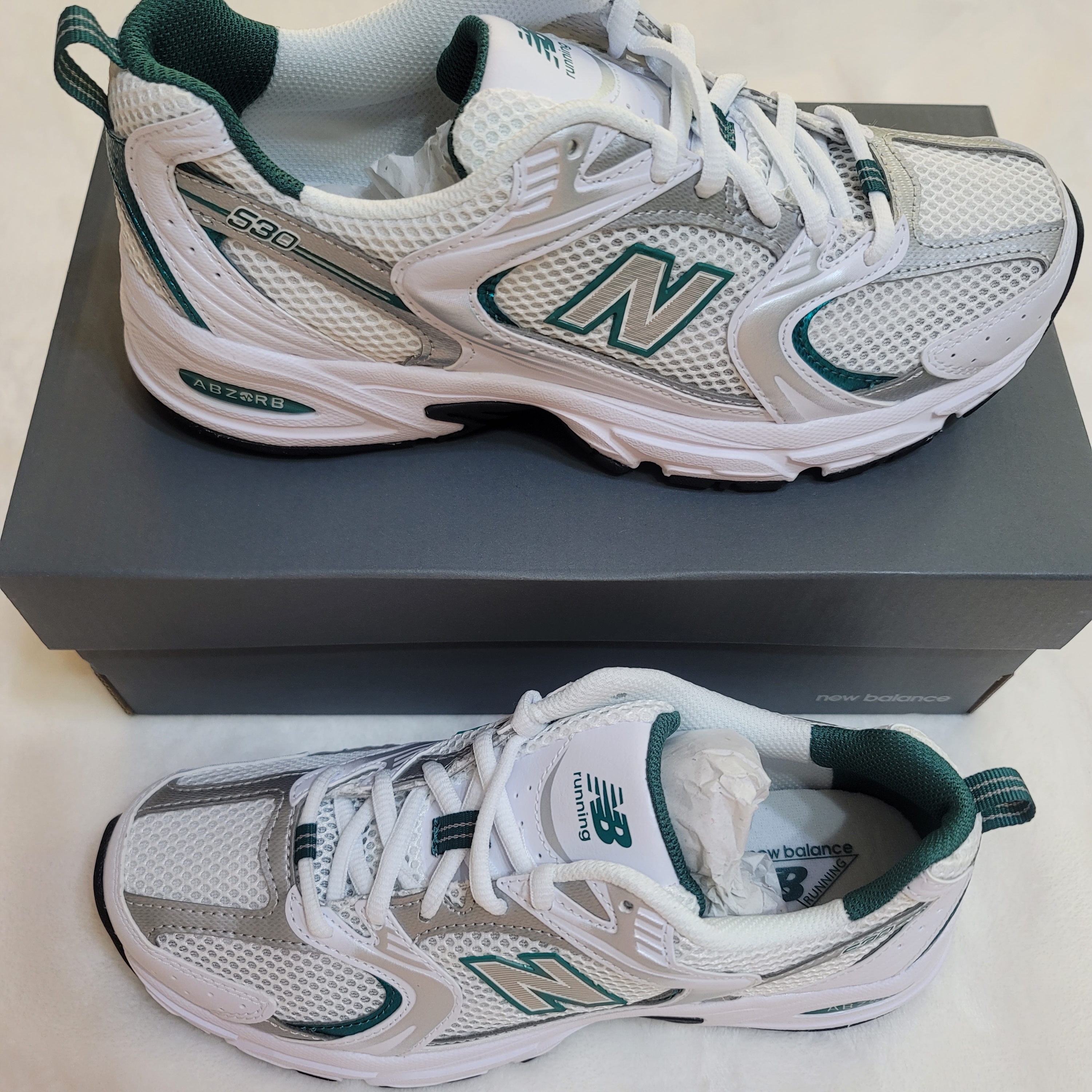 New Balance 530 White Mint 착용 스타일
