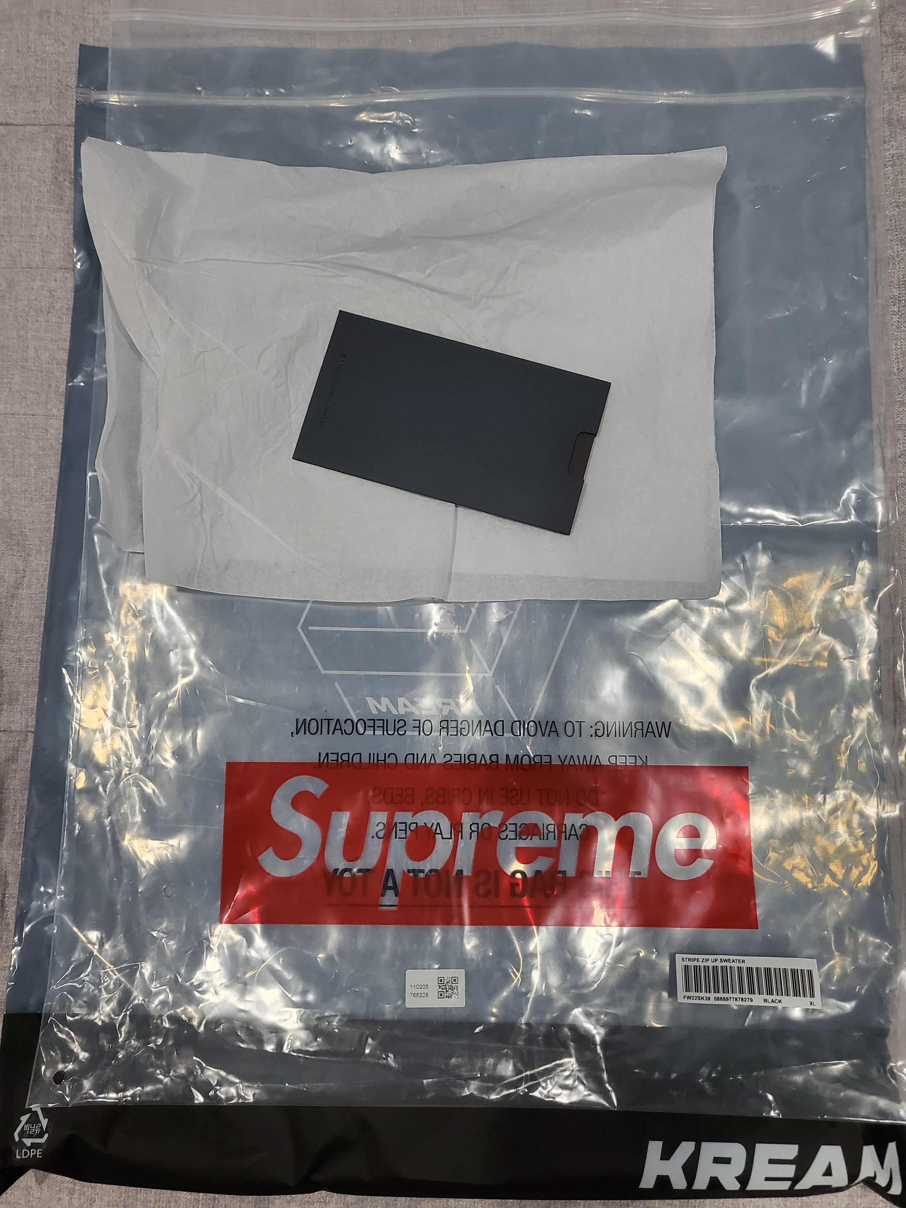 Supreme 2-Tone Ribbed Zip Up Sweater Black - 22FW 착용 스타일 - 5
