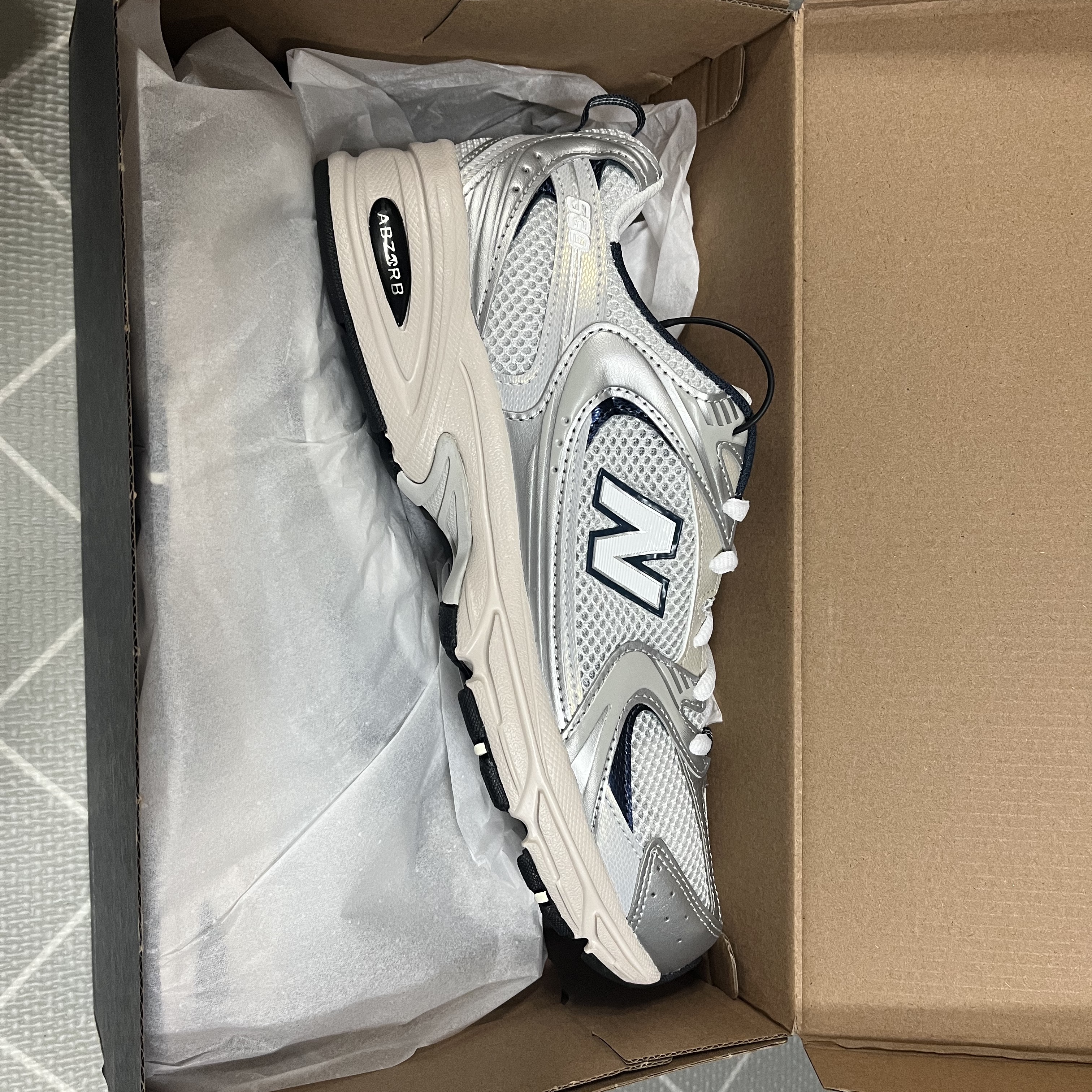 New Balance 530 Steel Grey 착용 스타일 - 2