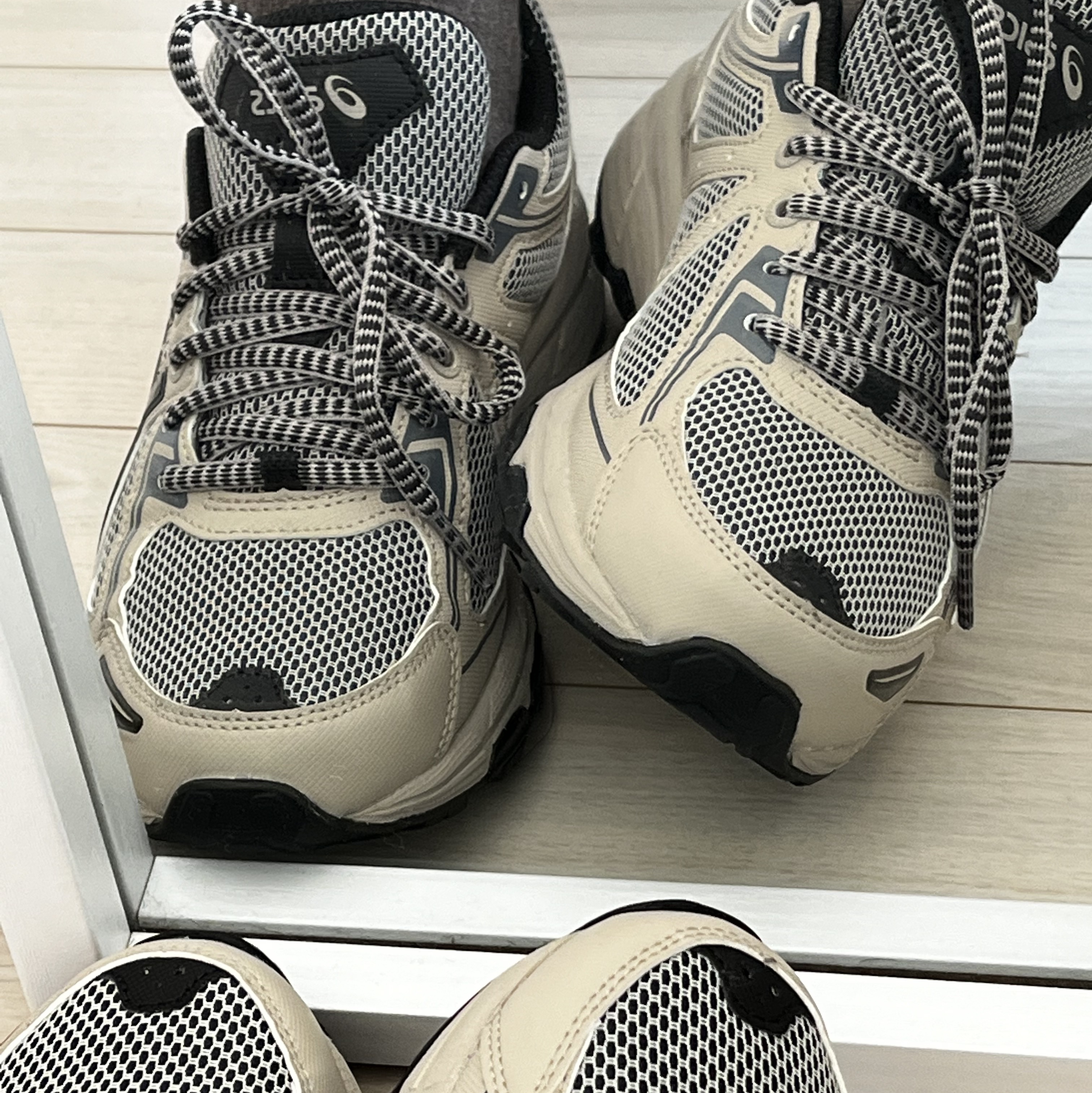 Asics Gel-Venture 6 Feather Grey Black 착용 스타일 - 3