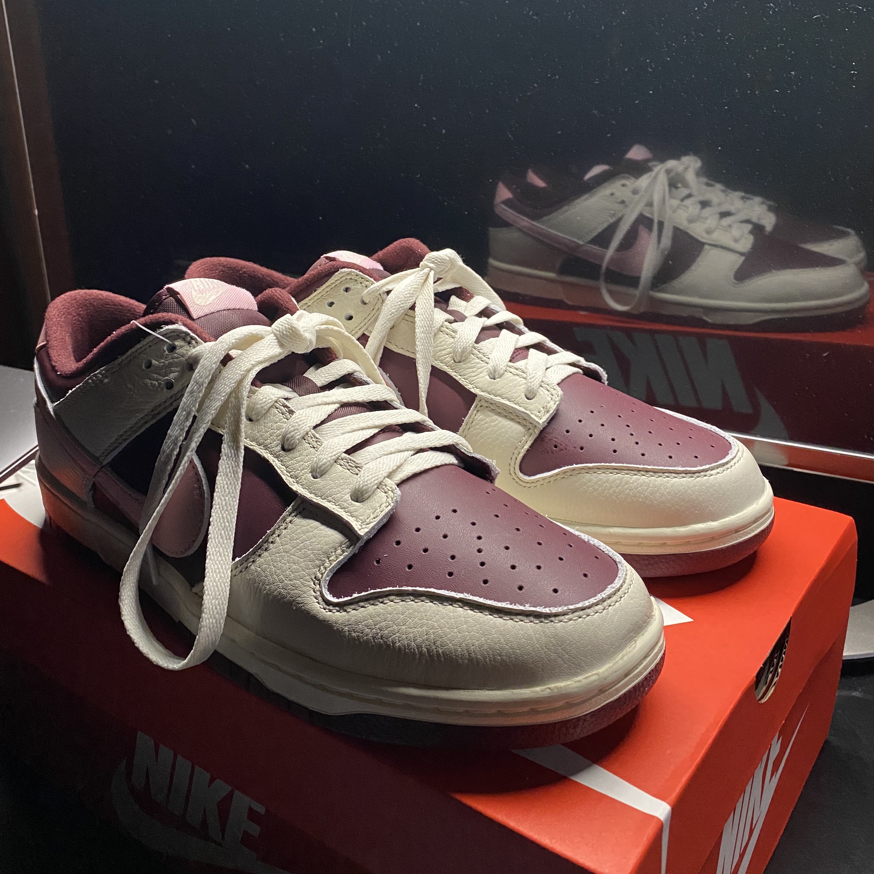 NIke Dunk Low Retro Night Maroon and Medium Soft Pink, (W) Nike NRG Solo Swoosh Fleece Pants Bleached Coral - US/EU 착용 스타일 - 3