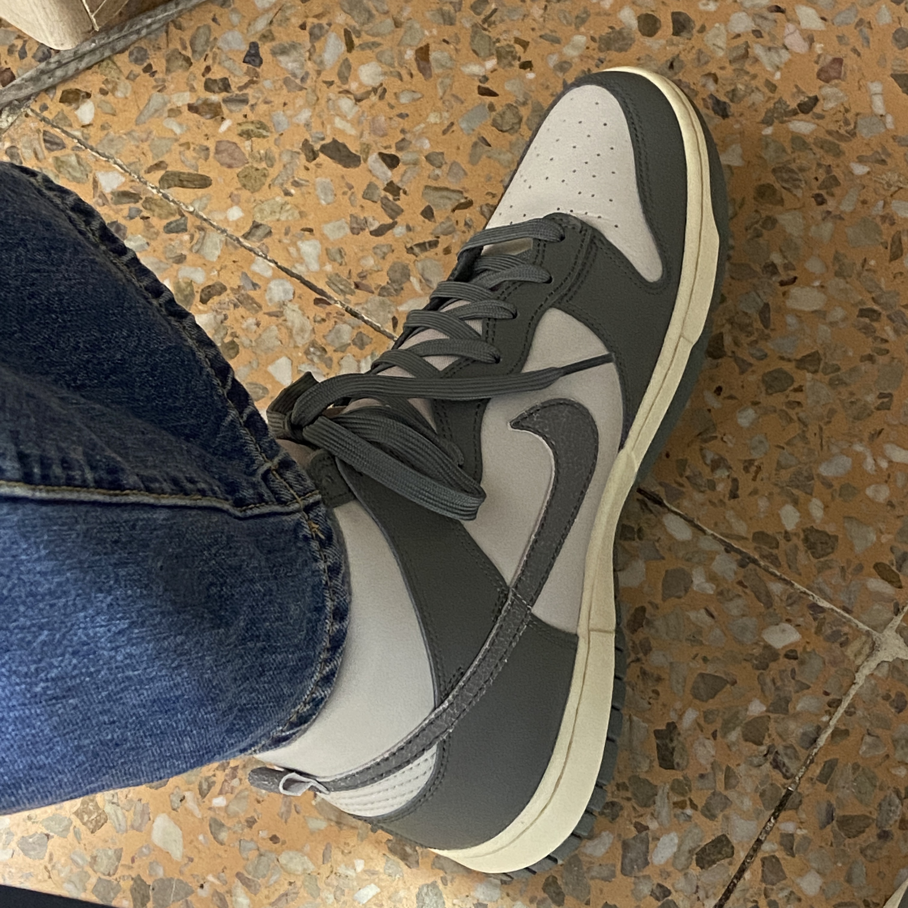 Nike Dunk High Retro SE VNTG Light Bone 착용 스타일