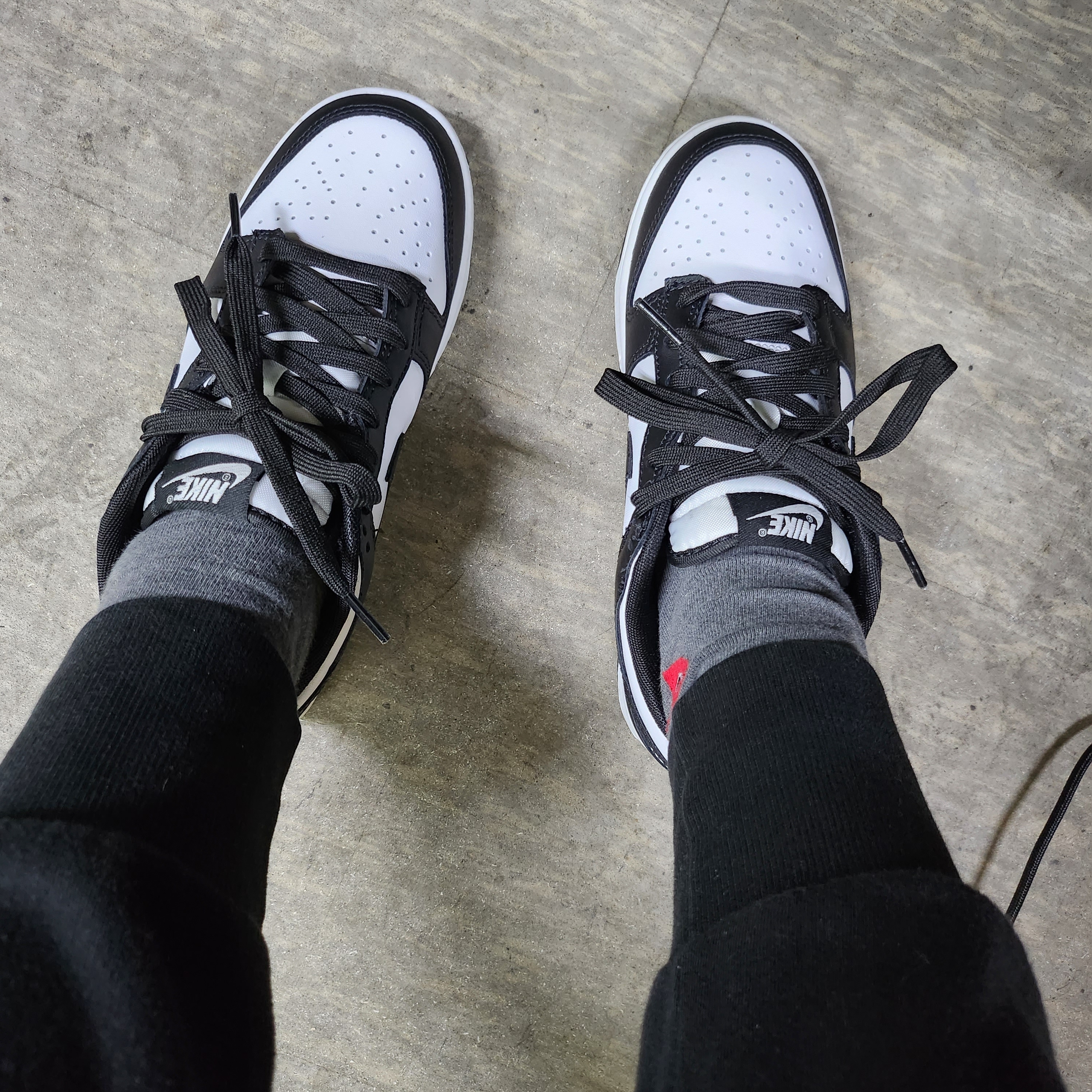 Nike Dunk Low Retro Black 착용 스타일 - 2