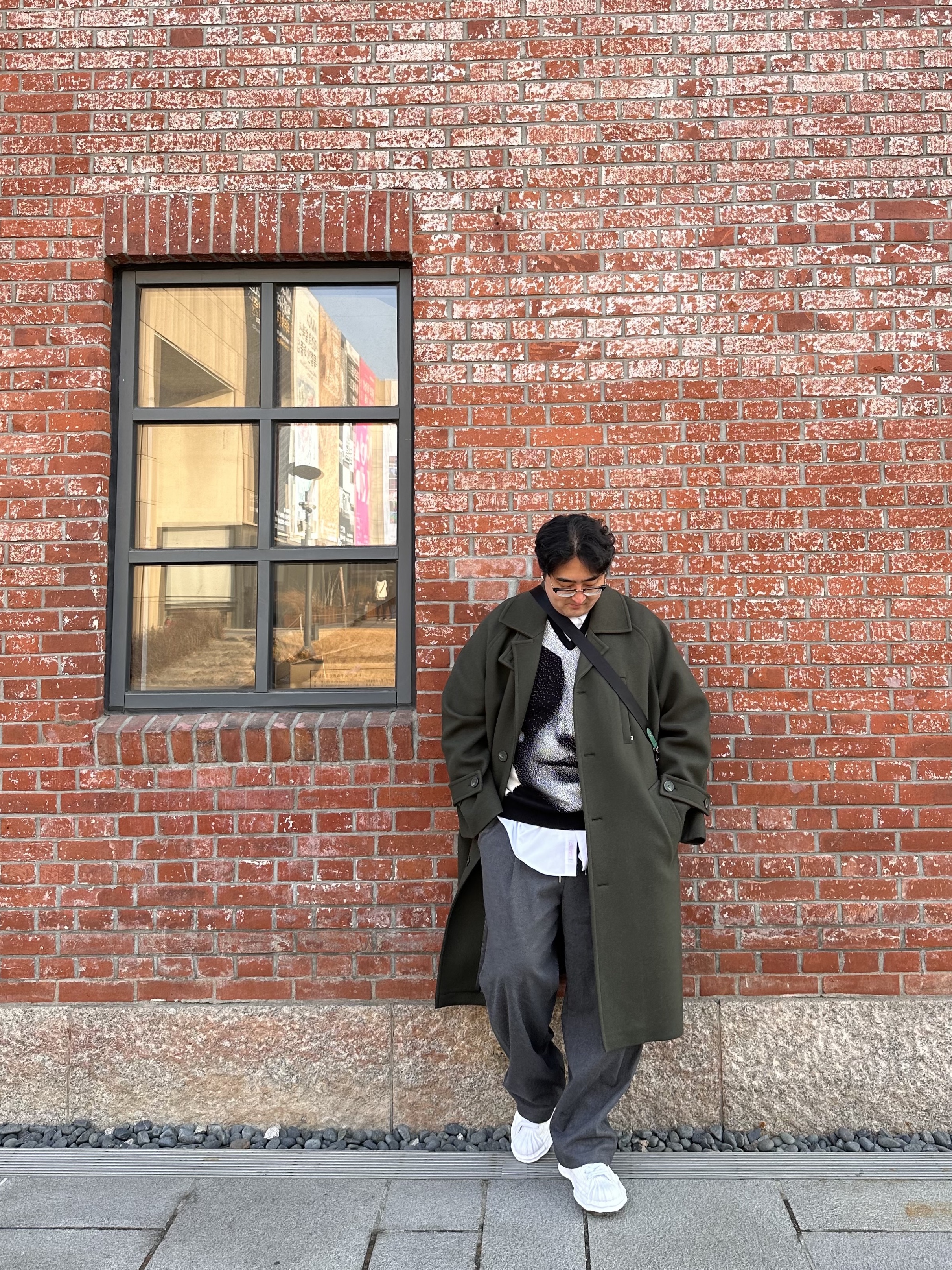 Maison Mihara Yasuhiro Blakey OG Sole Canvas Low-top Sneakers White, Stussy Photo Jacquard Vest Black 착용 스타일 - 2