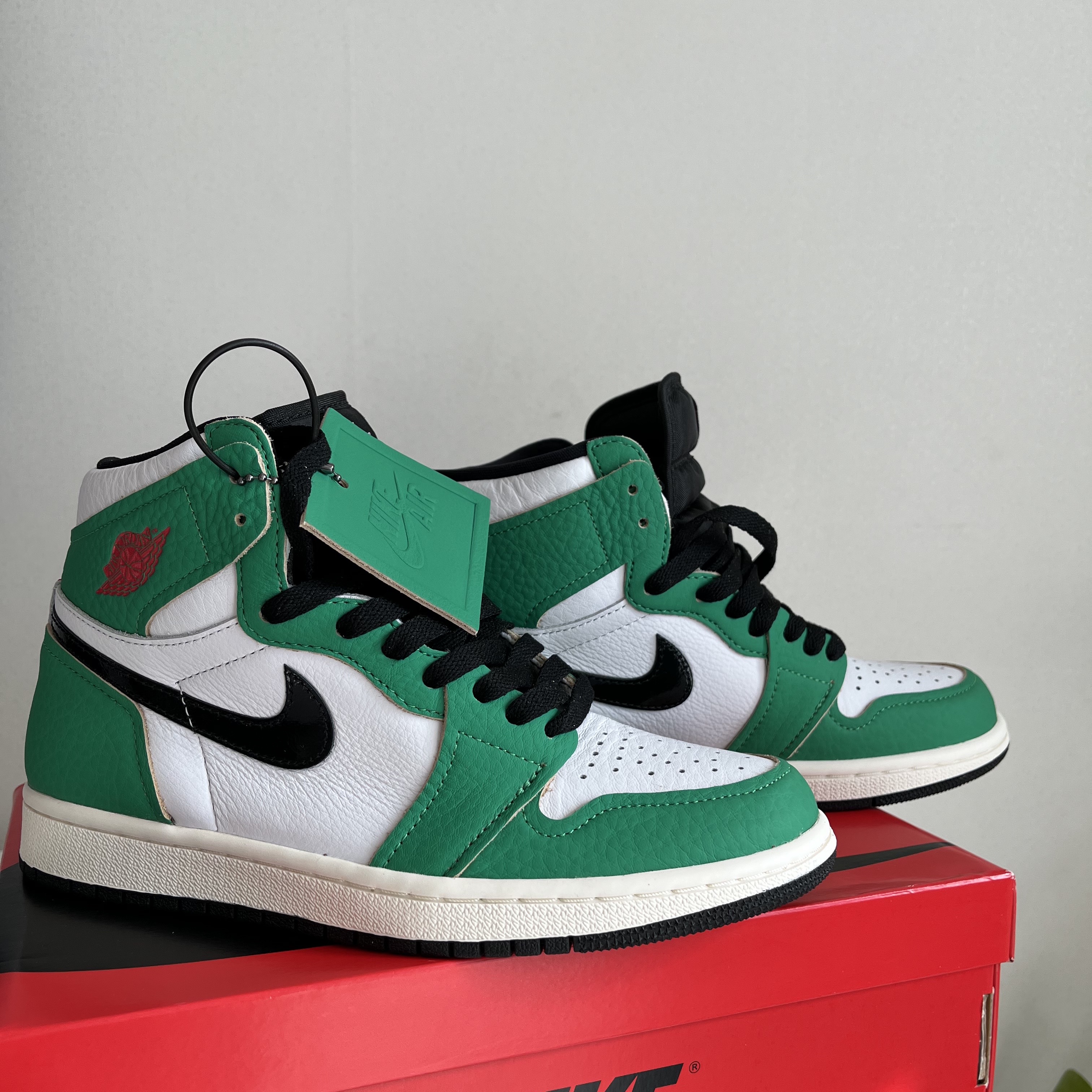 (W) Jordan 1 Retro High OG Lucky Green 착용 스타일 - 1