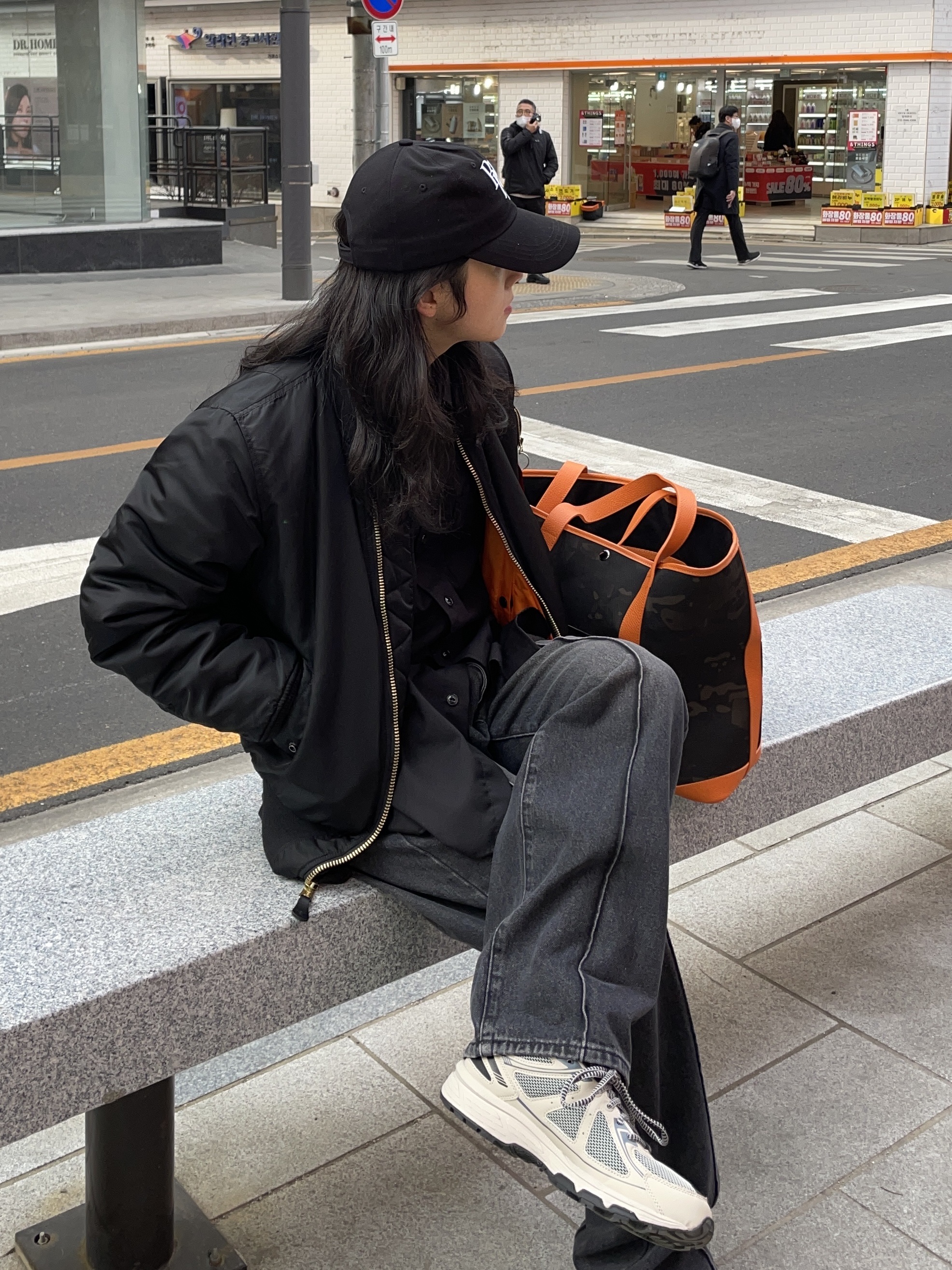 Asics Gel-Venture 6 Feather Grey Black 착용 스타일 - 2