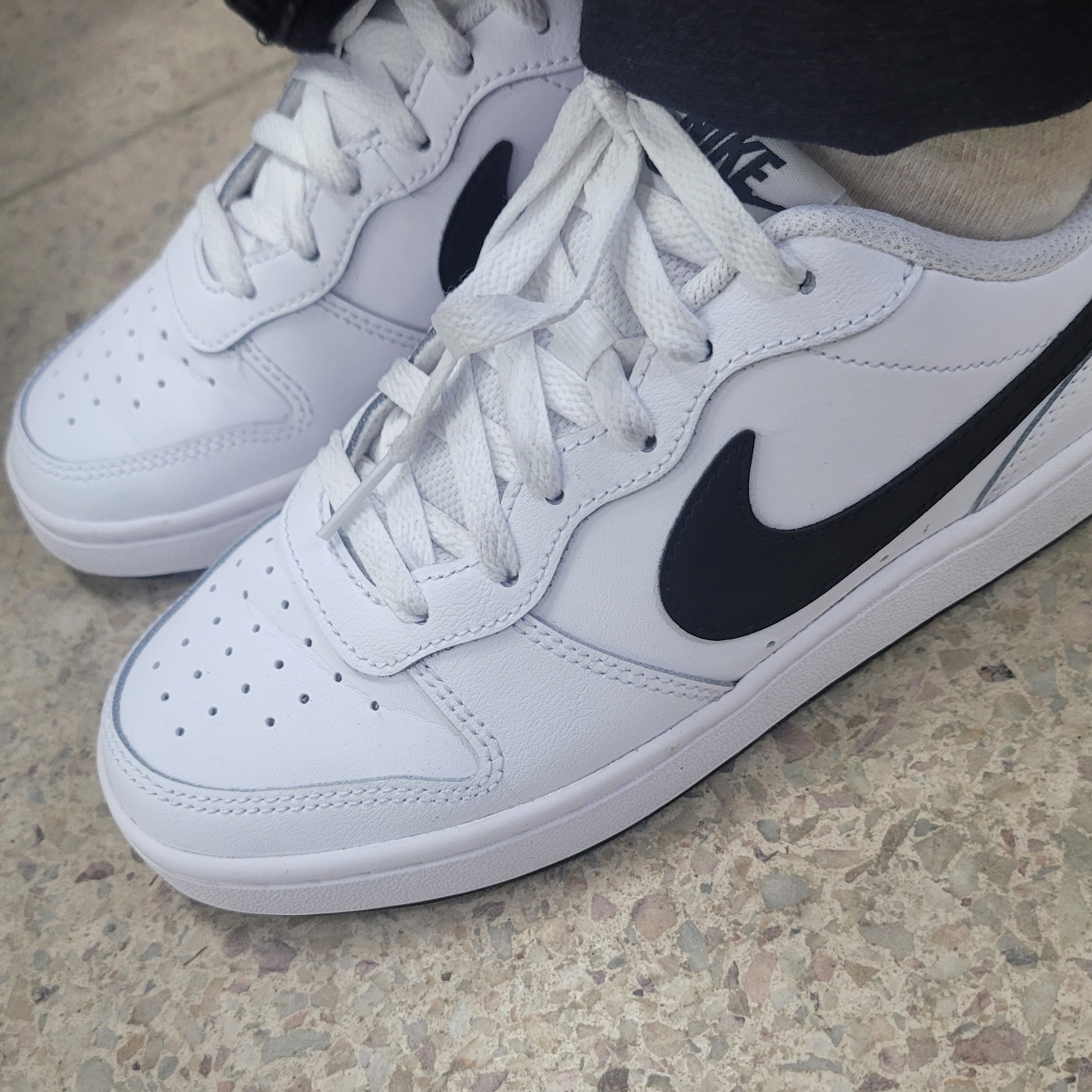 (GS) Nike Court Borough Low 2 White Black 착용 스타일