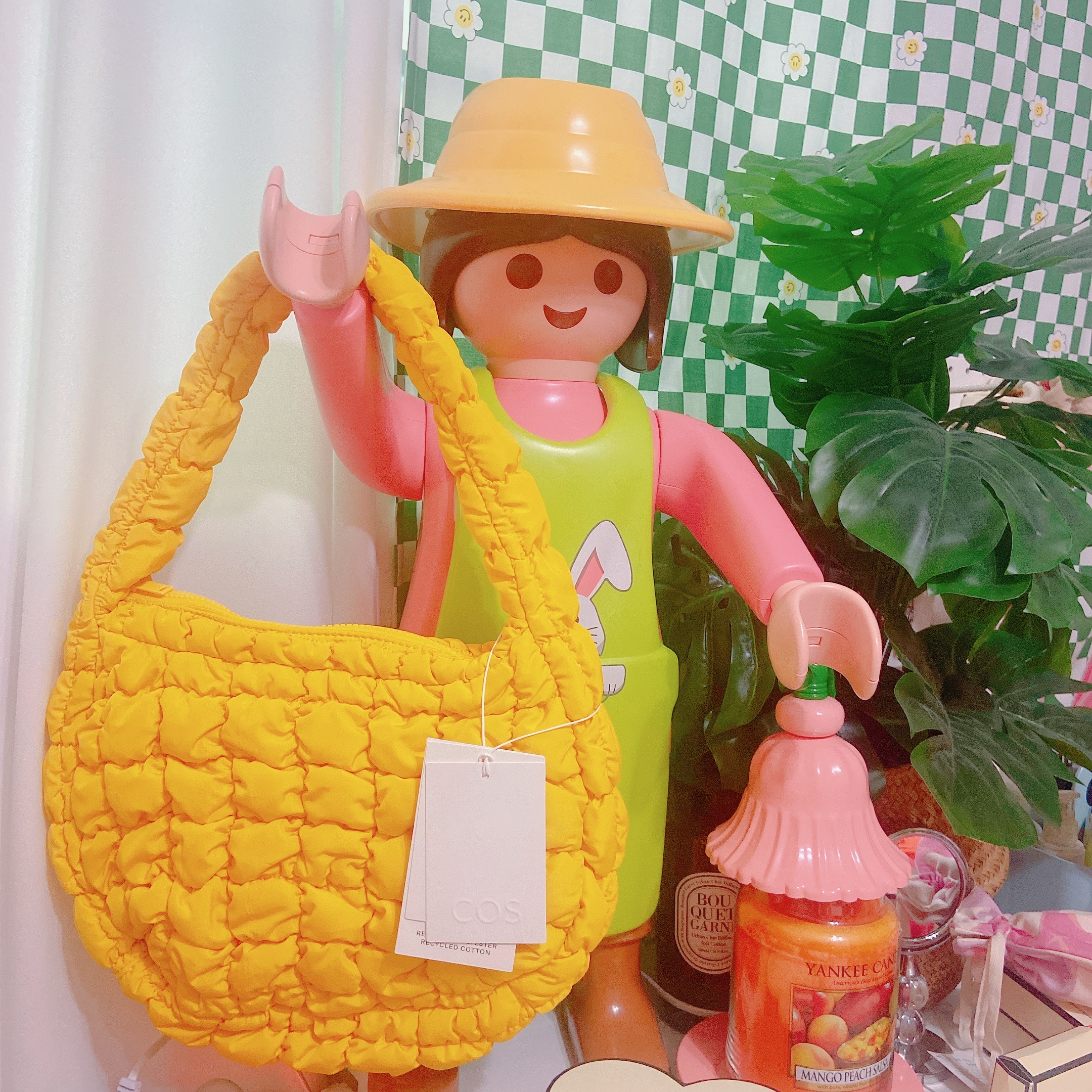 COS Quilted Mini Bag Yellow 착용 스타일