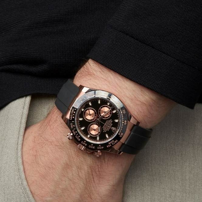 Rolex Cosmograph Daytona 40mm 116515LN Black Pink Oysterflex 착용 스타일