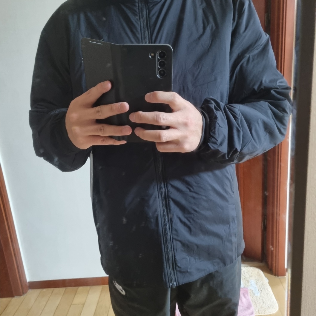 Arc'teryx Atom LT Hoody Black 착용 스타일