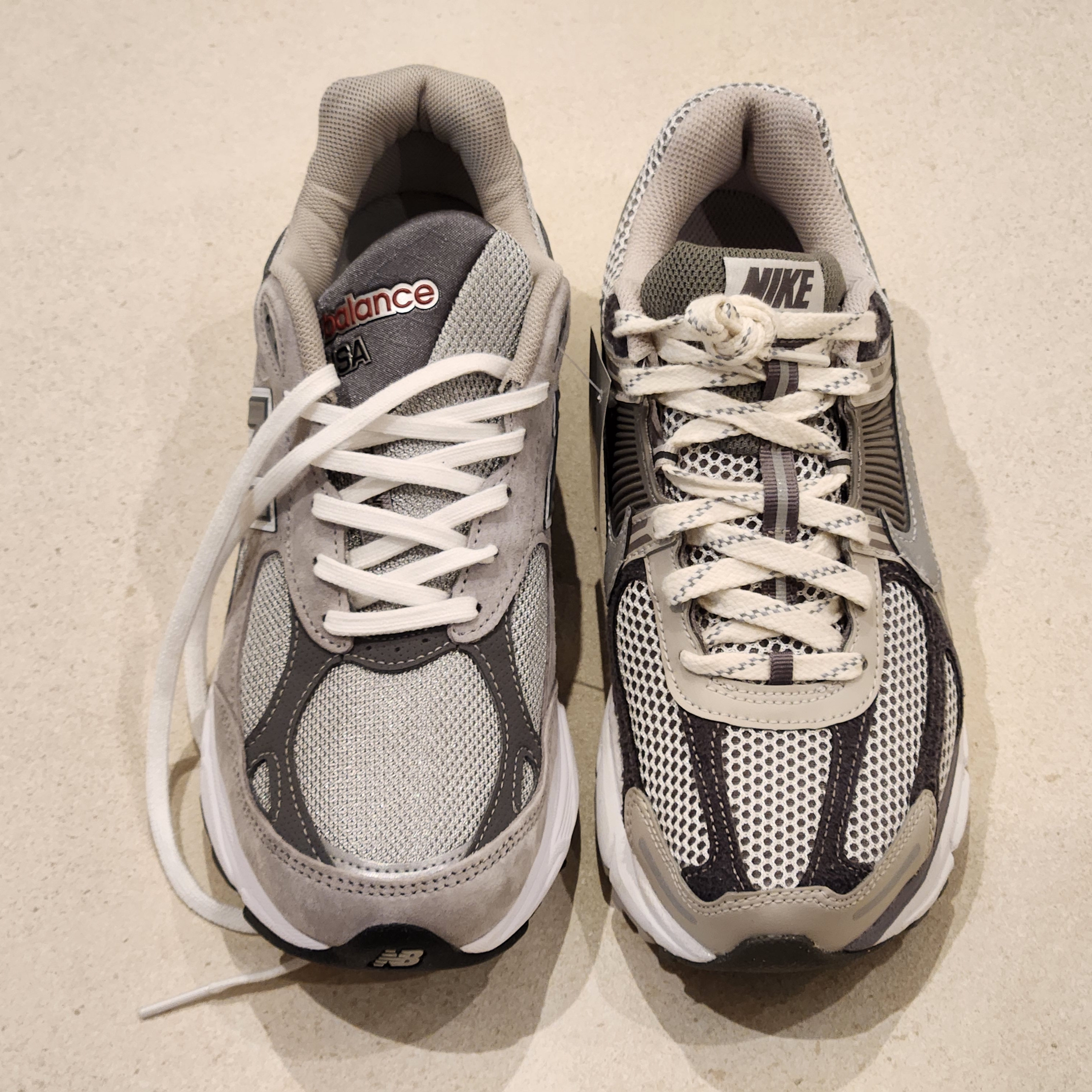 New Balance 990v3 Made in USA Grey - D Standard, Nike Zoom Vomero 5 PRM Light Iron Ore and Flat Fewter 착용 스타일 - 1