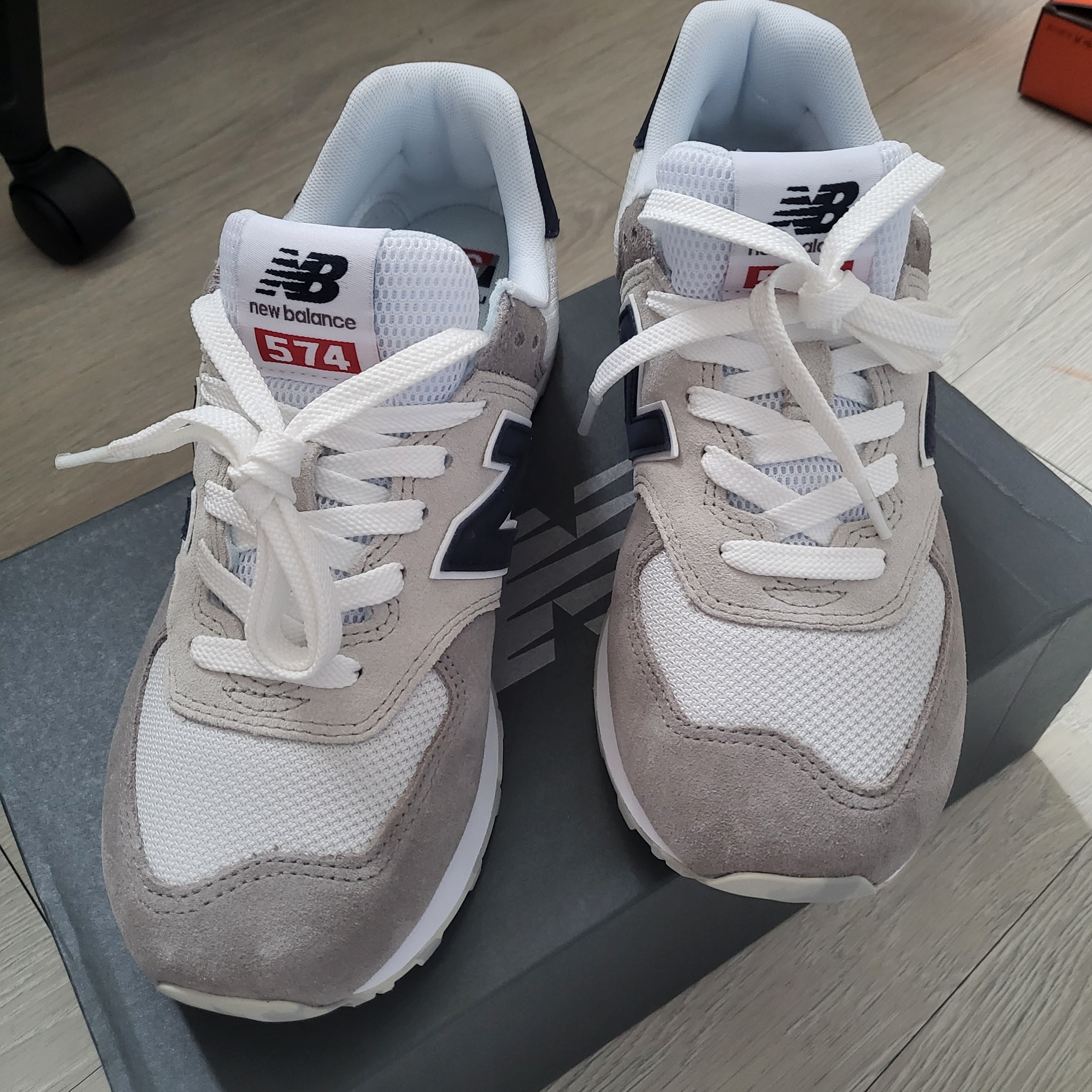 New Balance 574 Grey Nimbus Cloud 착용 스타일 - 2
