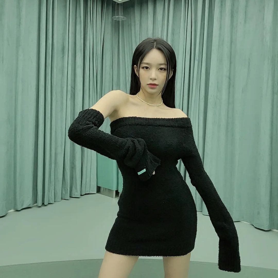Instantfunk Women One Shoulder Knited Mini Dress Black 착용 스타일