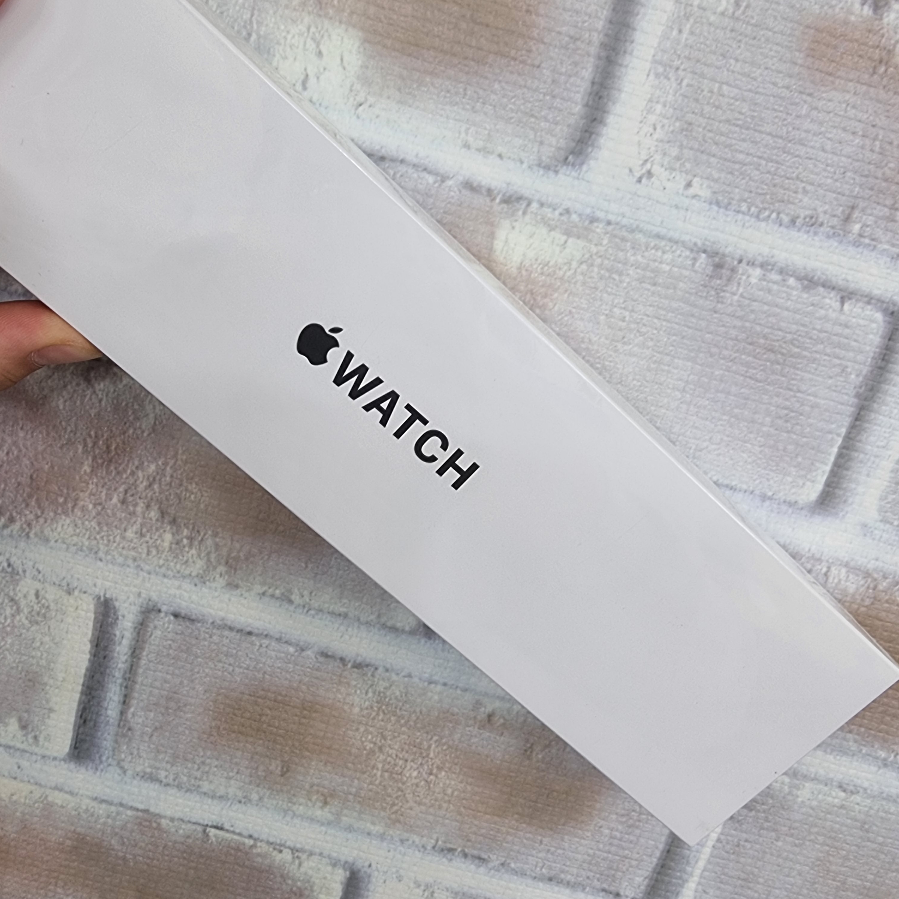 Apple Watch SE 40mm GPS Gold Aluminum Case with Sport Band Starlight (Korean Ver.) 착용 스타일