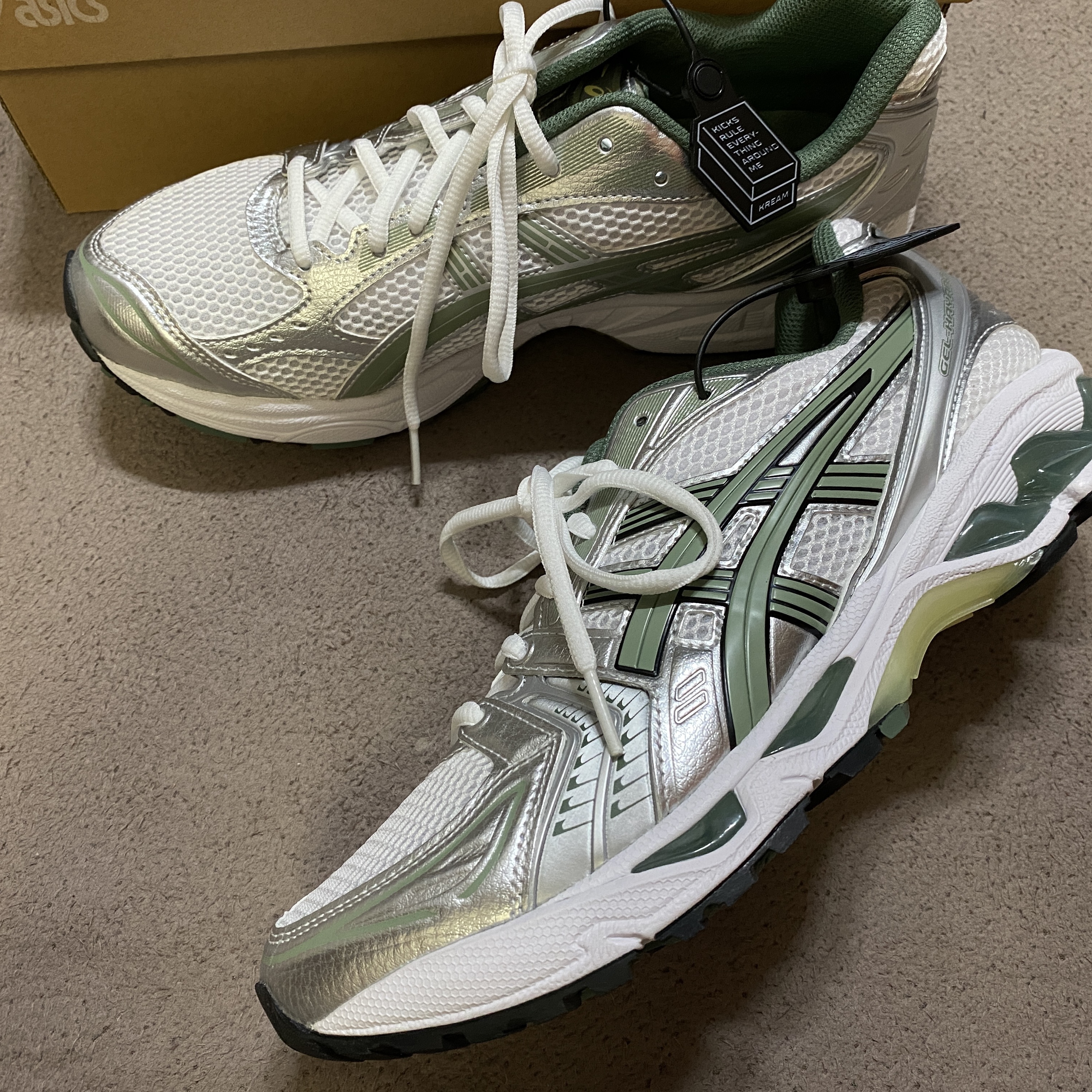 Asics Gel-Kayano 14 White Slate Grey 착용 스타일