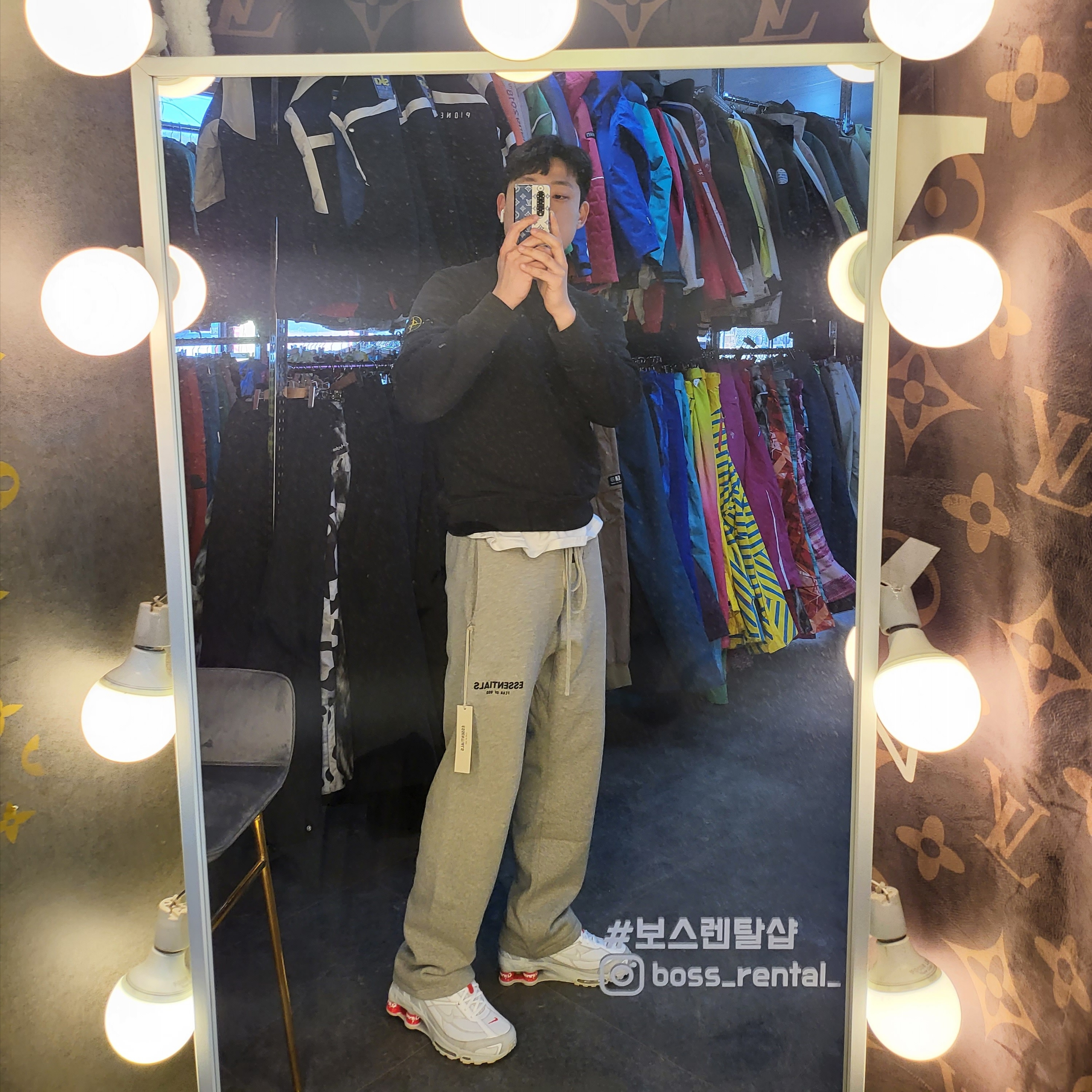 Nike x Supreme Shox Ride 2 SP White, Essentials The Core Collection Relaxed Sweatpants Dark Oatmeal 착용 스타일 - 1